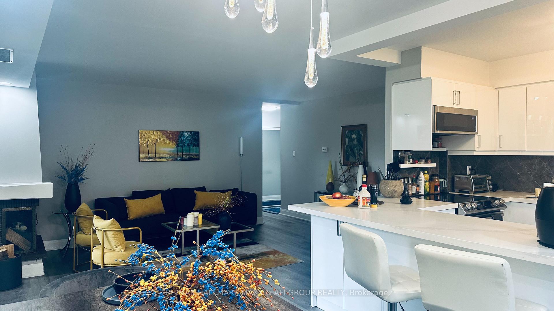 Photo 13 of Unit 201, 15390 Yonge Street, Aurora, Aurora Heights — HOMEH