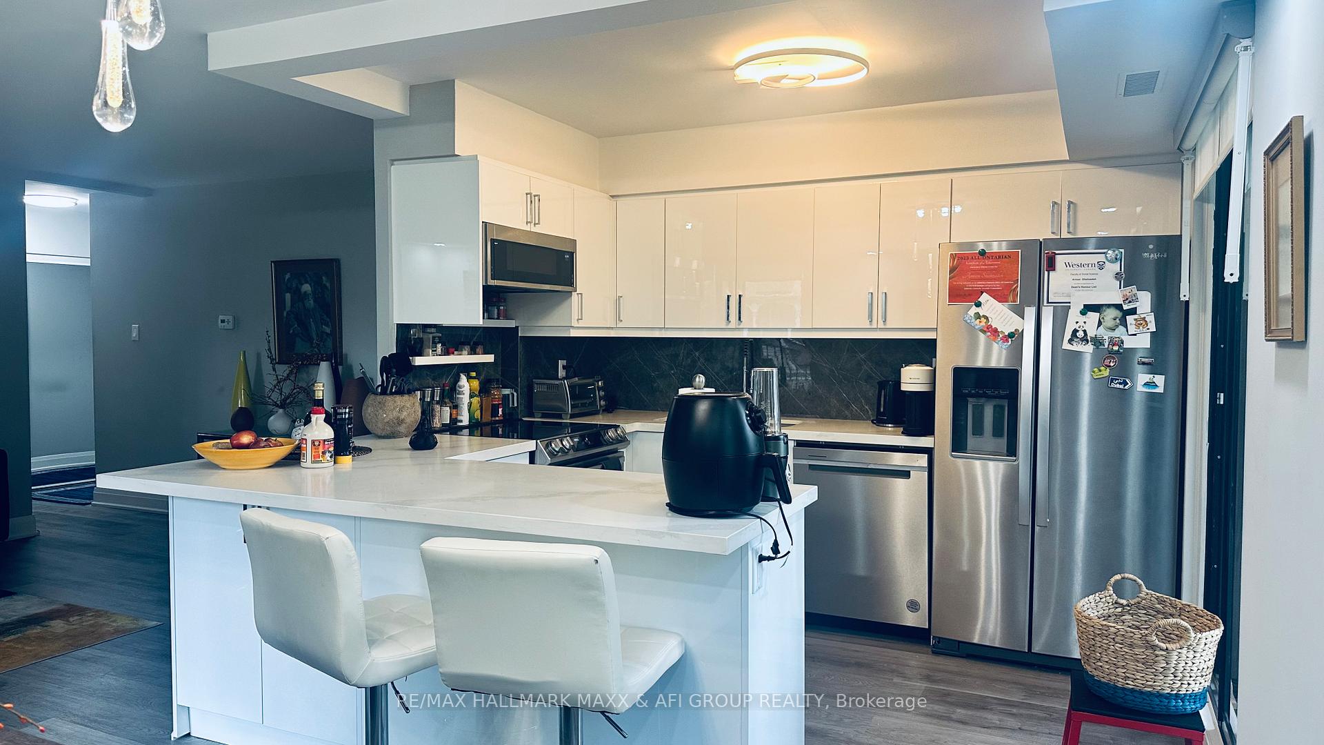 Photo 14 of Unit 201, 15390 Yonge Street, Aurora, Aurora Heights — HOMEH