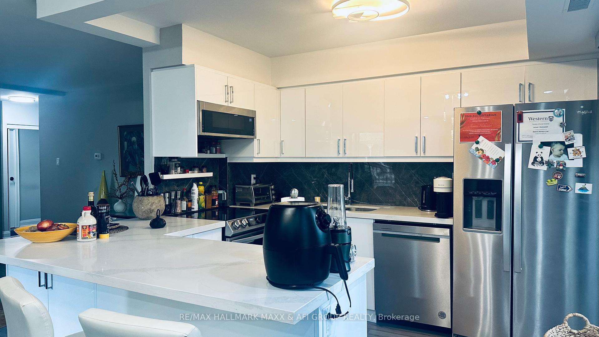 Photo 16 of Unit 201, 15390 Yonge Street, Aurora, Aurora Heights — HOMEH