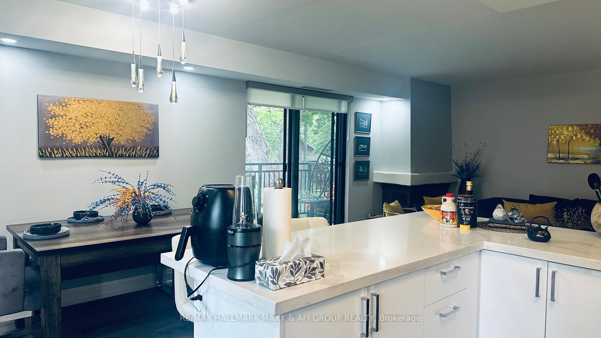 Photo 17 of Unit 201, 15390 Yonge Street, Aurora, Aurora Heights — HOMEH