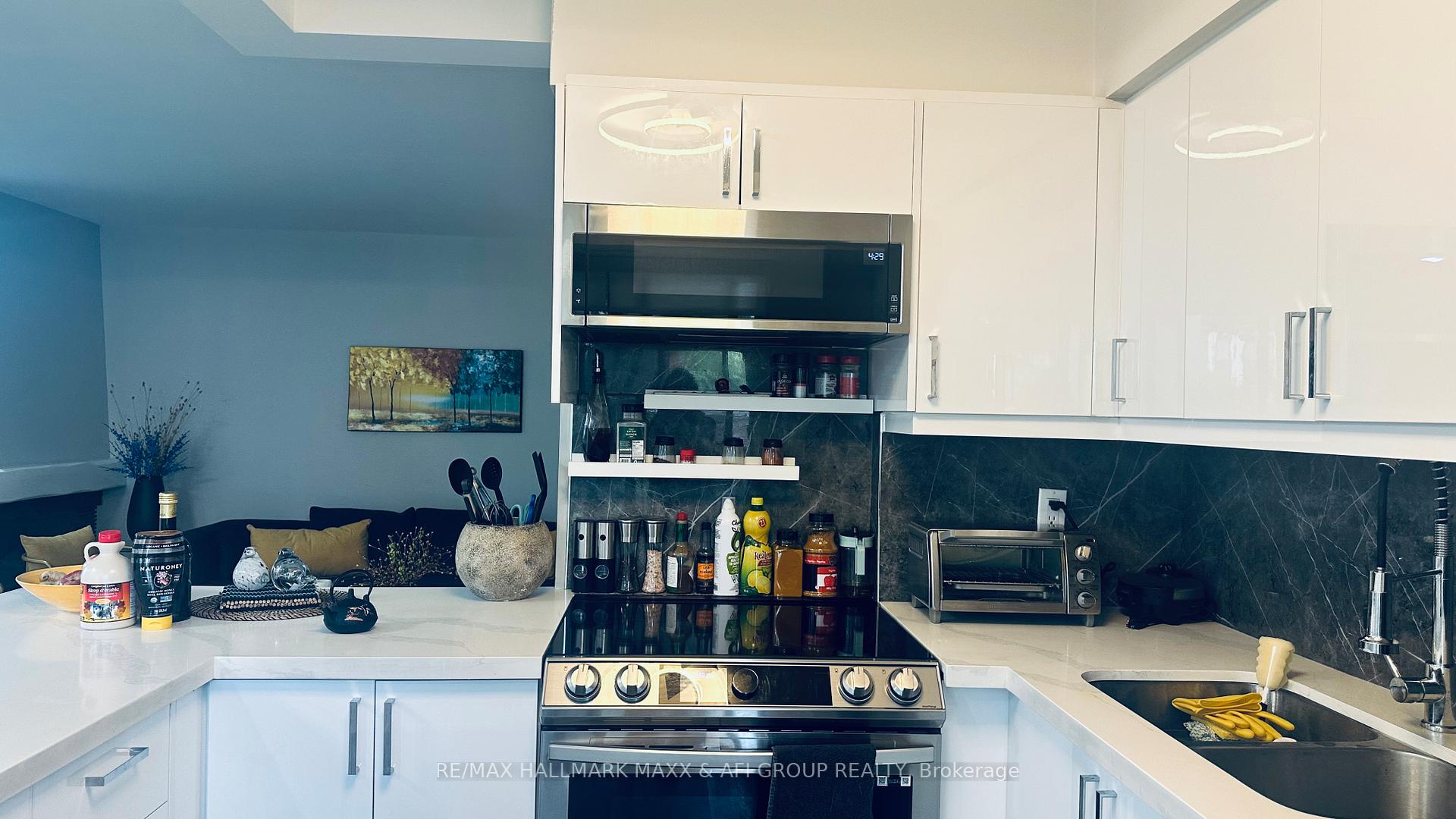 Photo 18 of Unit 201, 15390 Yonge Street, Aurora, Aurora Heights — HOMEH