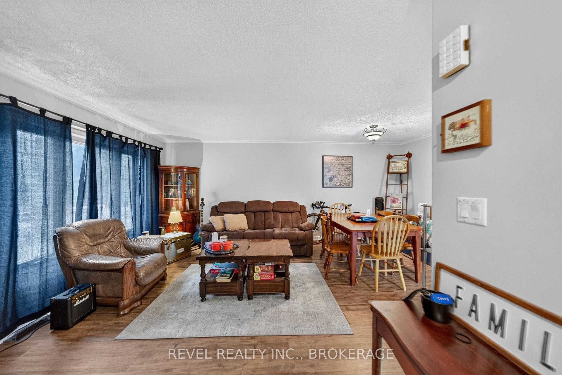 Photo 4 of 986 Killarney Crescent, Kingston, East Gardiners Rd — HOMEH