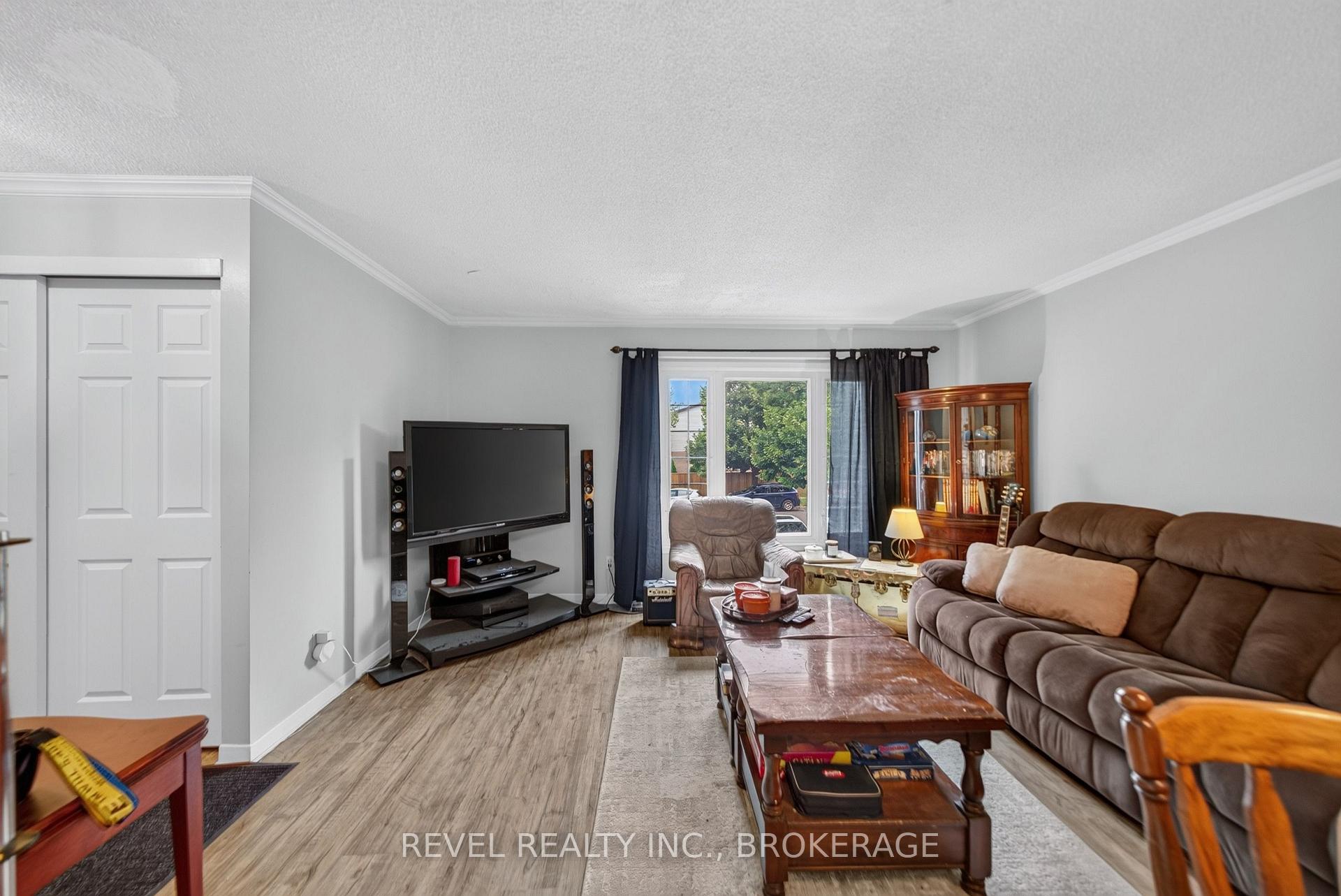 Photo 5 of 986 Killarney Crescent, Kingston, East Gardiners Rd — HOMEH