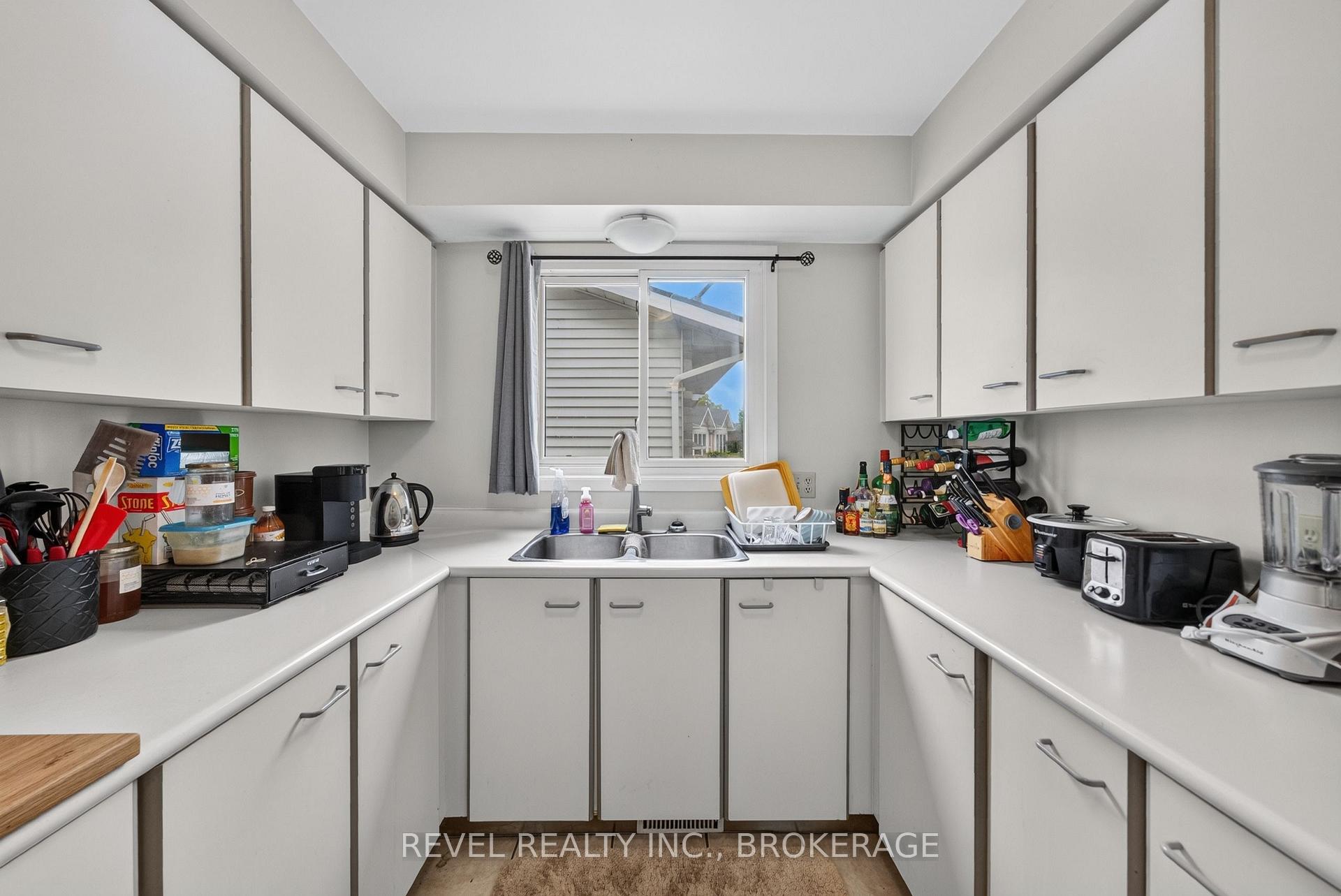 Photo 9 of 986 Killarney Crescent, Kingston, East Gardiners Rd — HOMEH