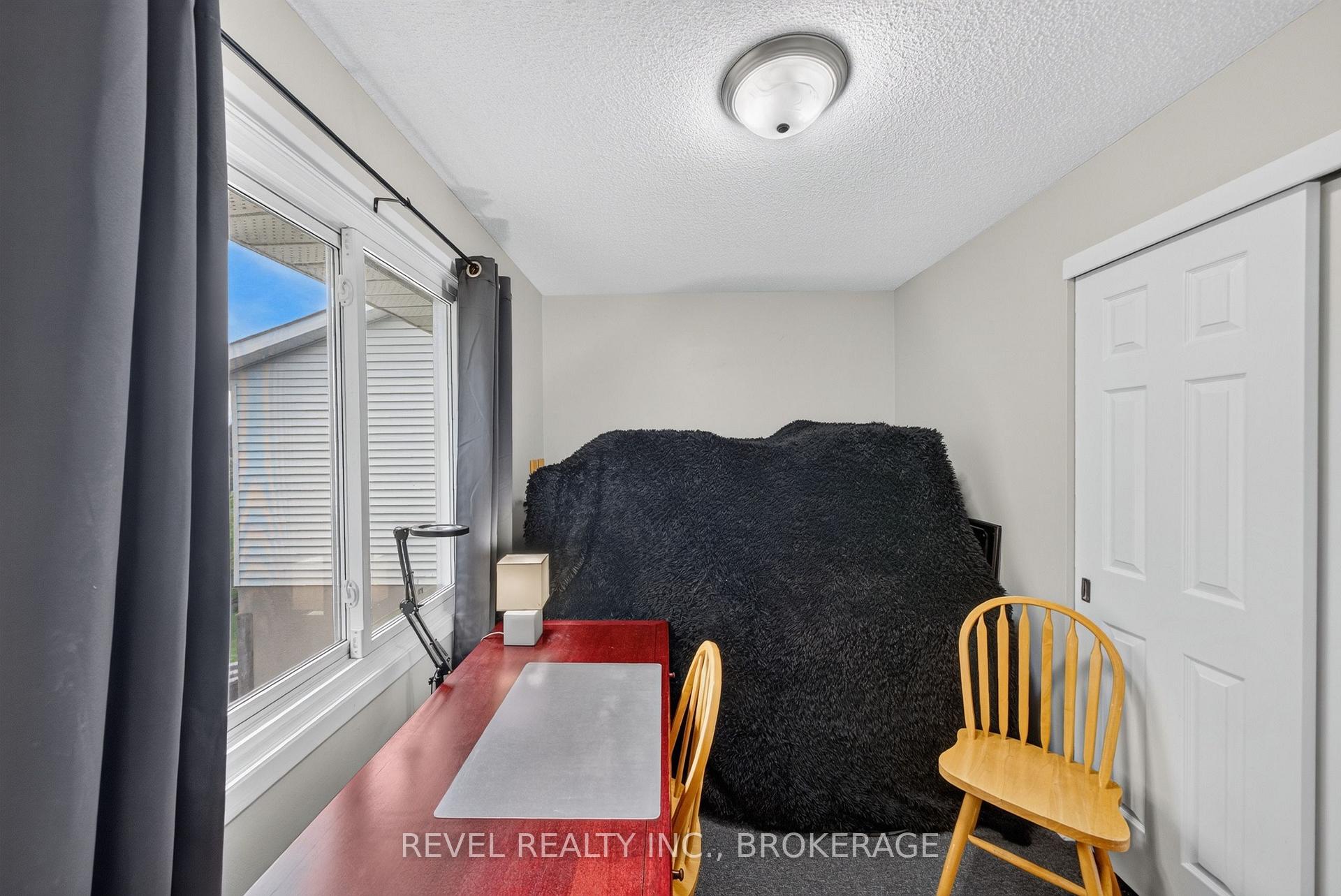 Photo 17 of 986 Killarney Crescent, Kingston, East Gardiners Rd — HOMEH