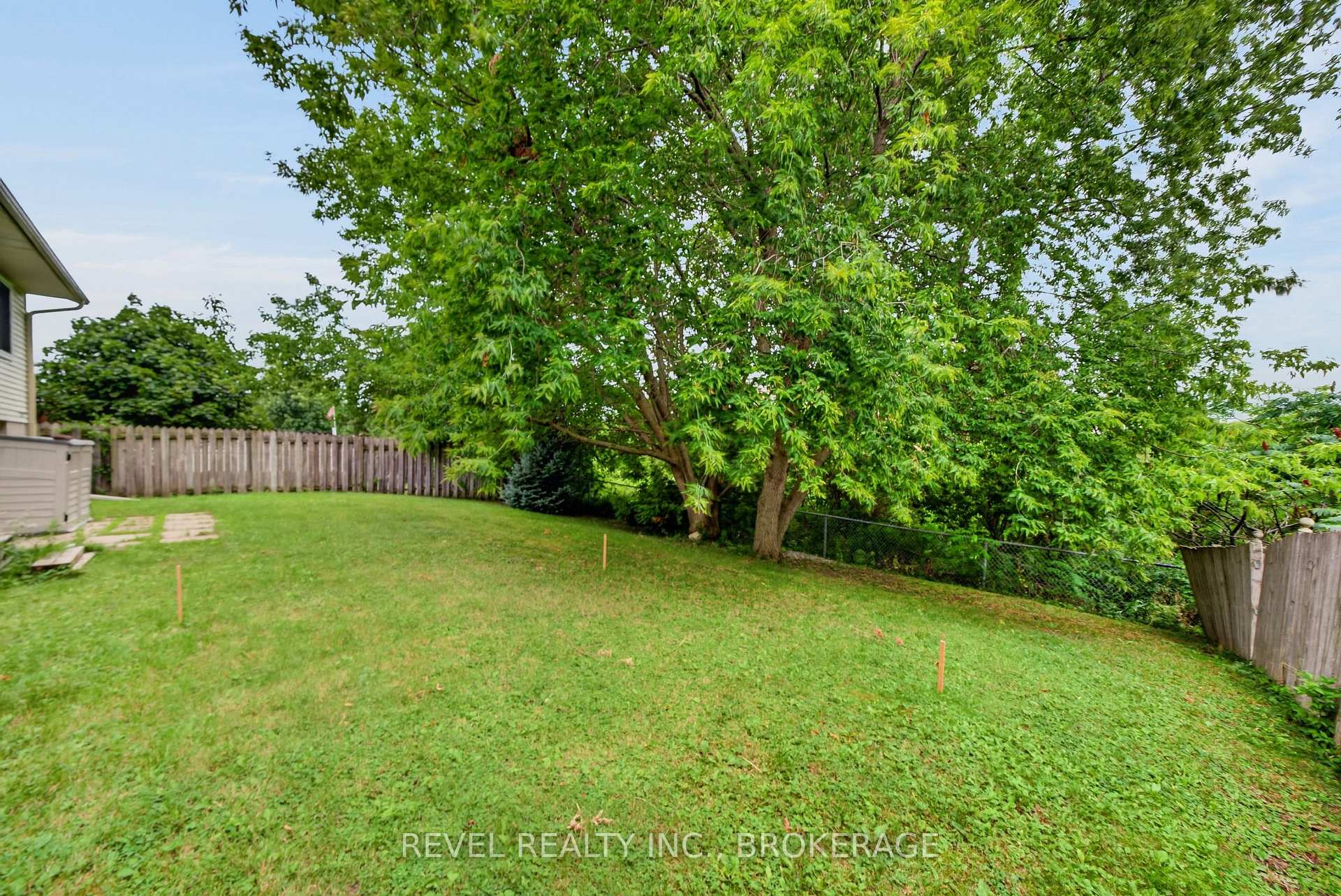 Photo 38 of 986 Killarney Crescent, Kingston, East Gardiners Rd — HOMEH