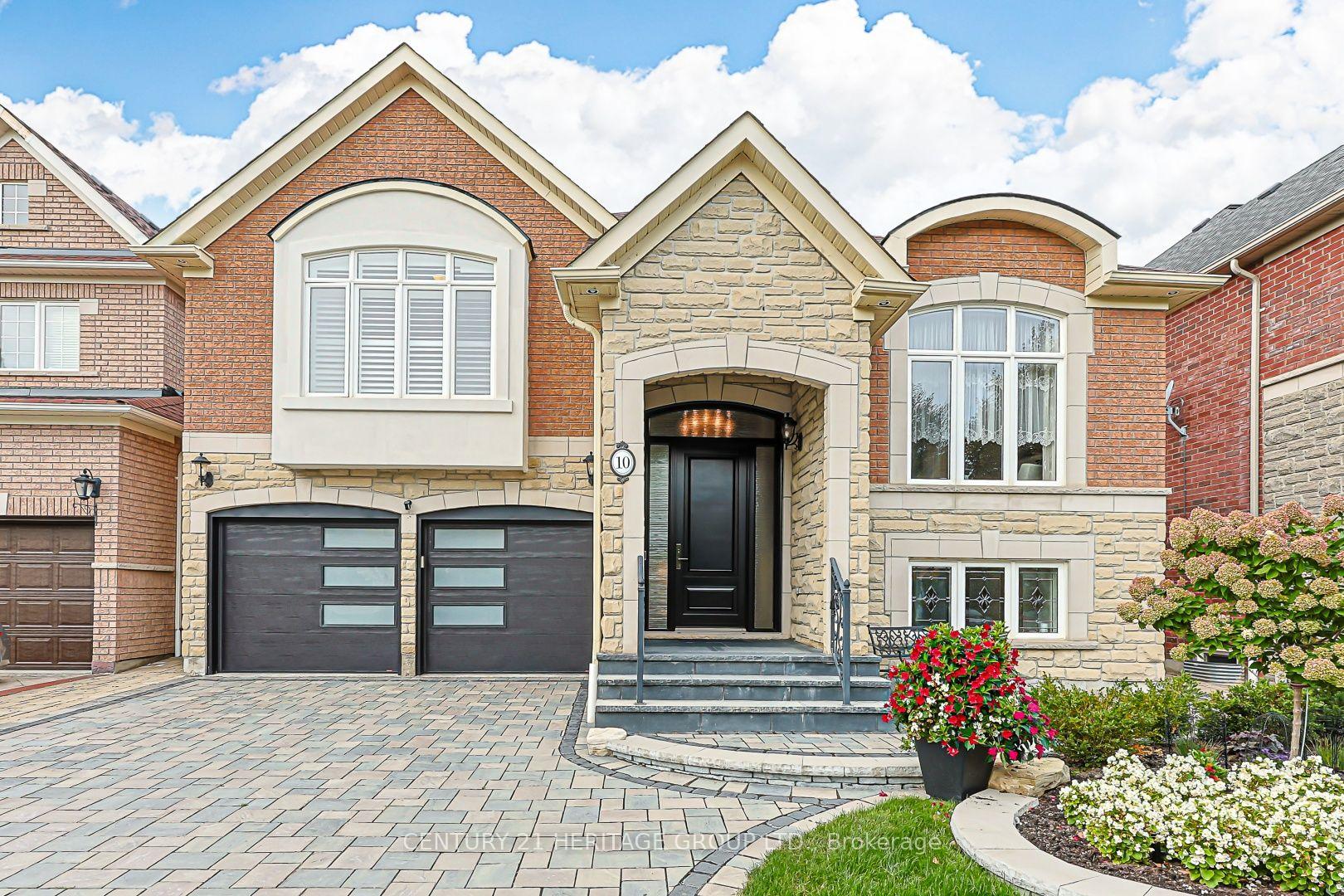 Photo 2 of 10 Weslock Crescent, Aurora, Bayview Northeast — HOMEH