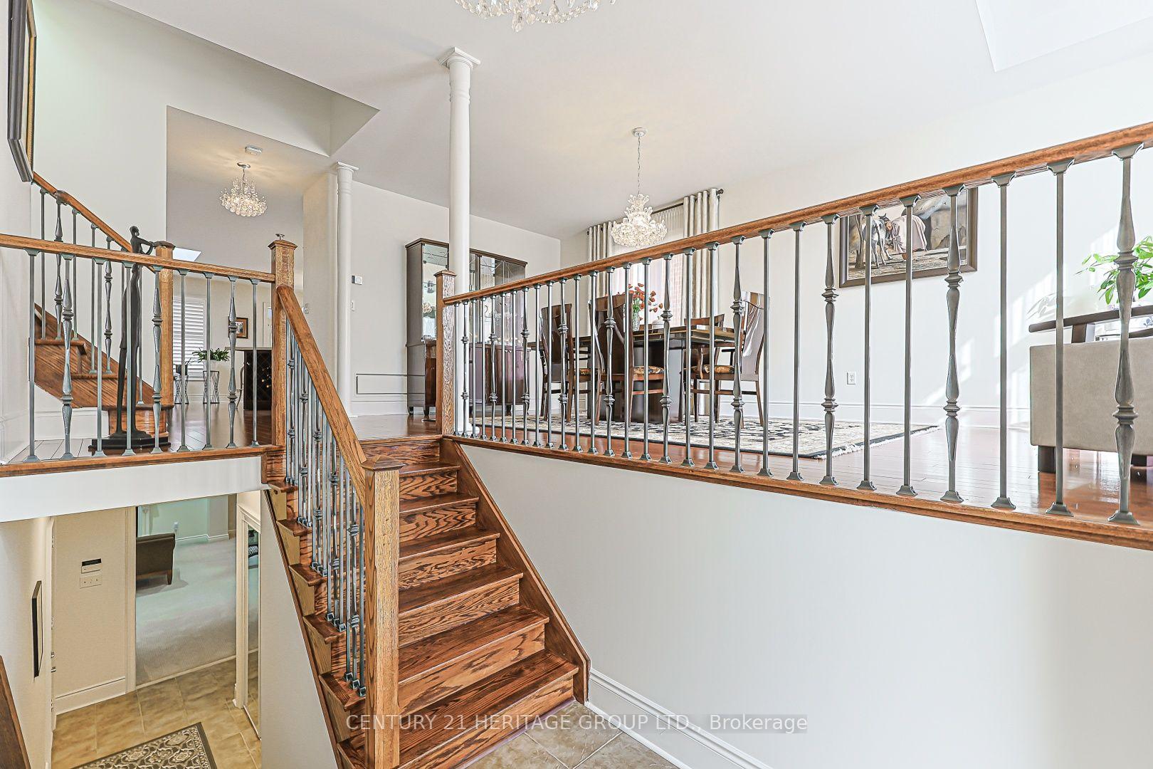 Photo 4 of 10 Weslock Crescent, Aurora, Bayview Northeast — HOMEH