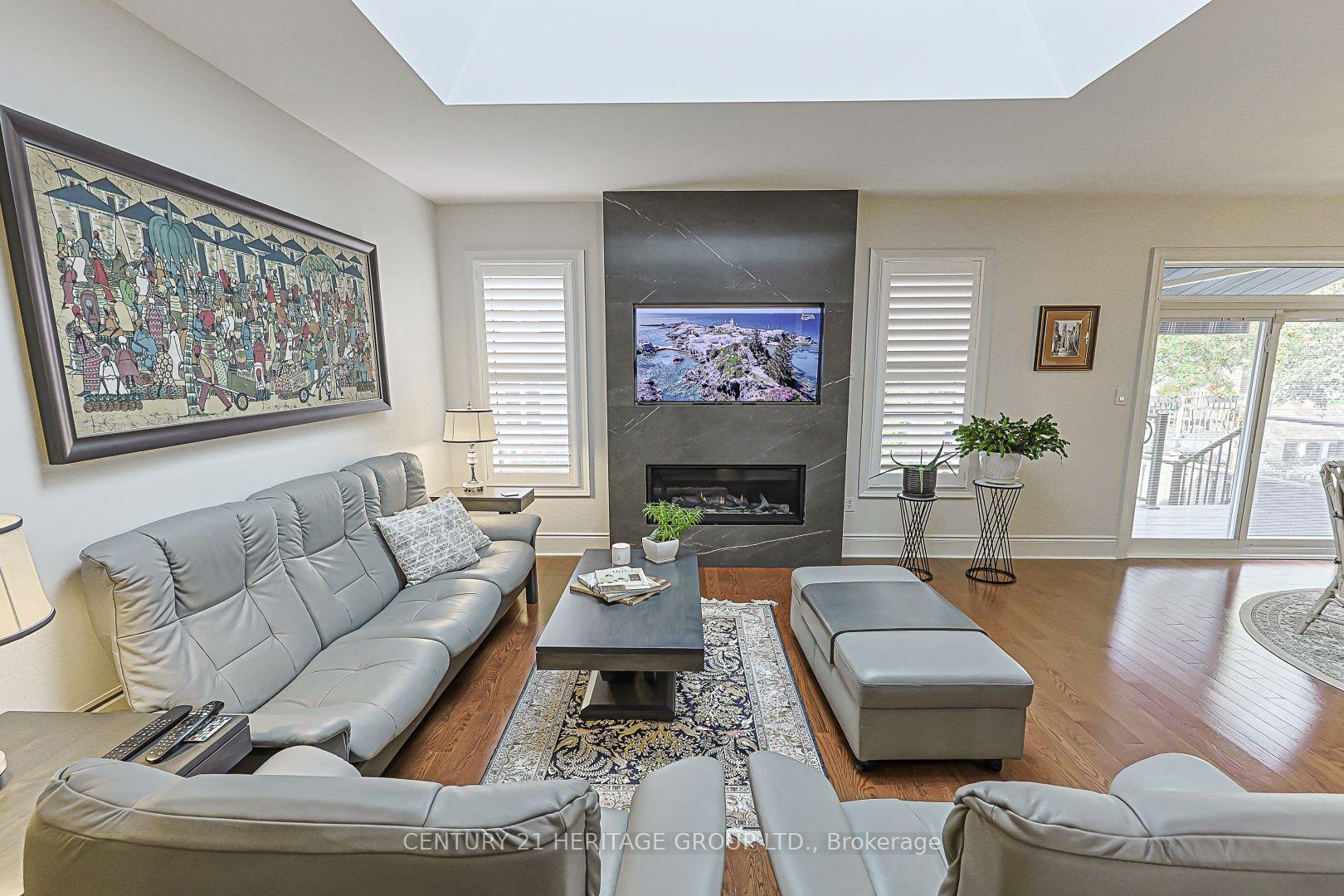 Photo 13 of 10 Weslock Crescent, Aurora, Bayview Northeast — HOMEH