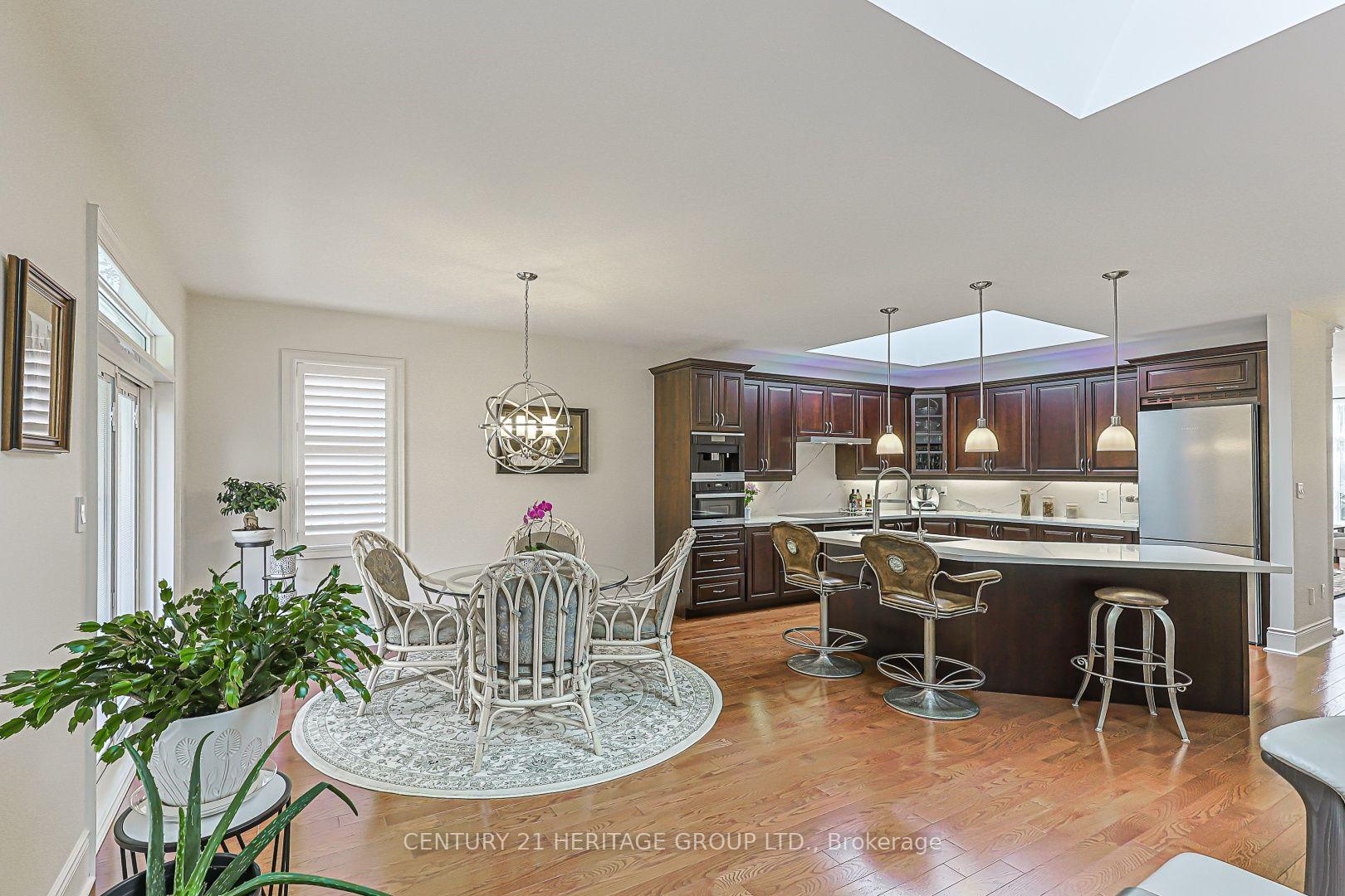 Photo 15 of 10 Weslock Crescent, Aurora, Bayview Northeast — HOMEH