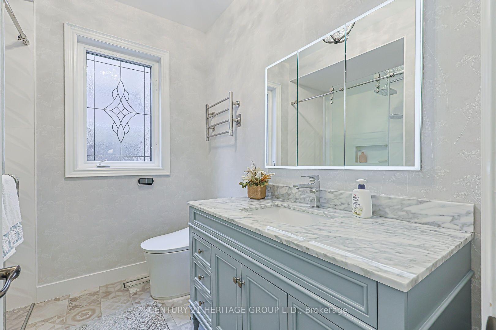 Photo 23 of 10 Weslock Crescent, Aurora, Bayview Northeast — HOMEH