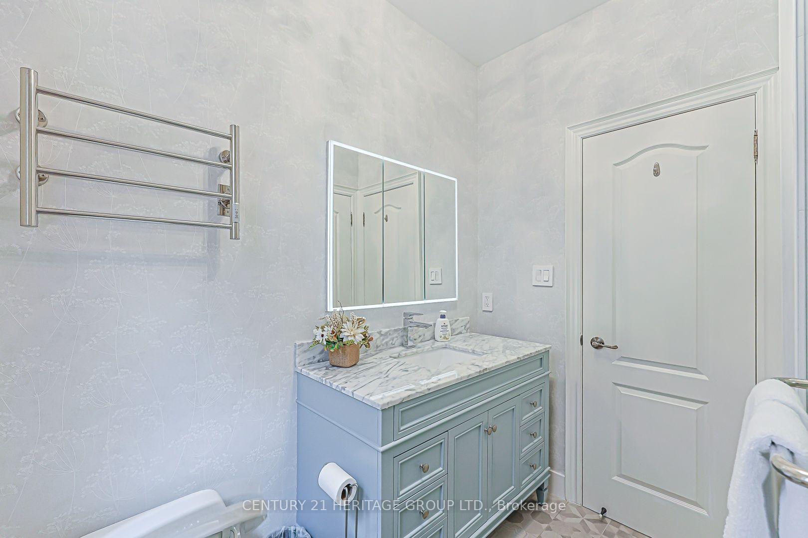 Photo 24 of 10 Weslock Crescent, Aurora, Bayview Northeast — HOMEH