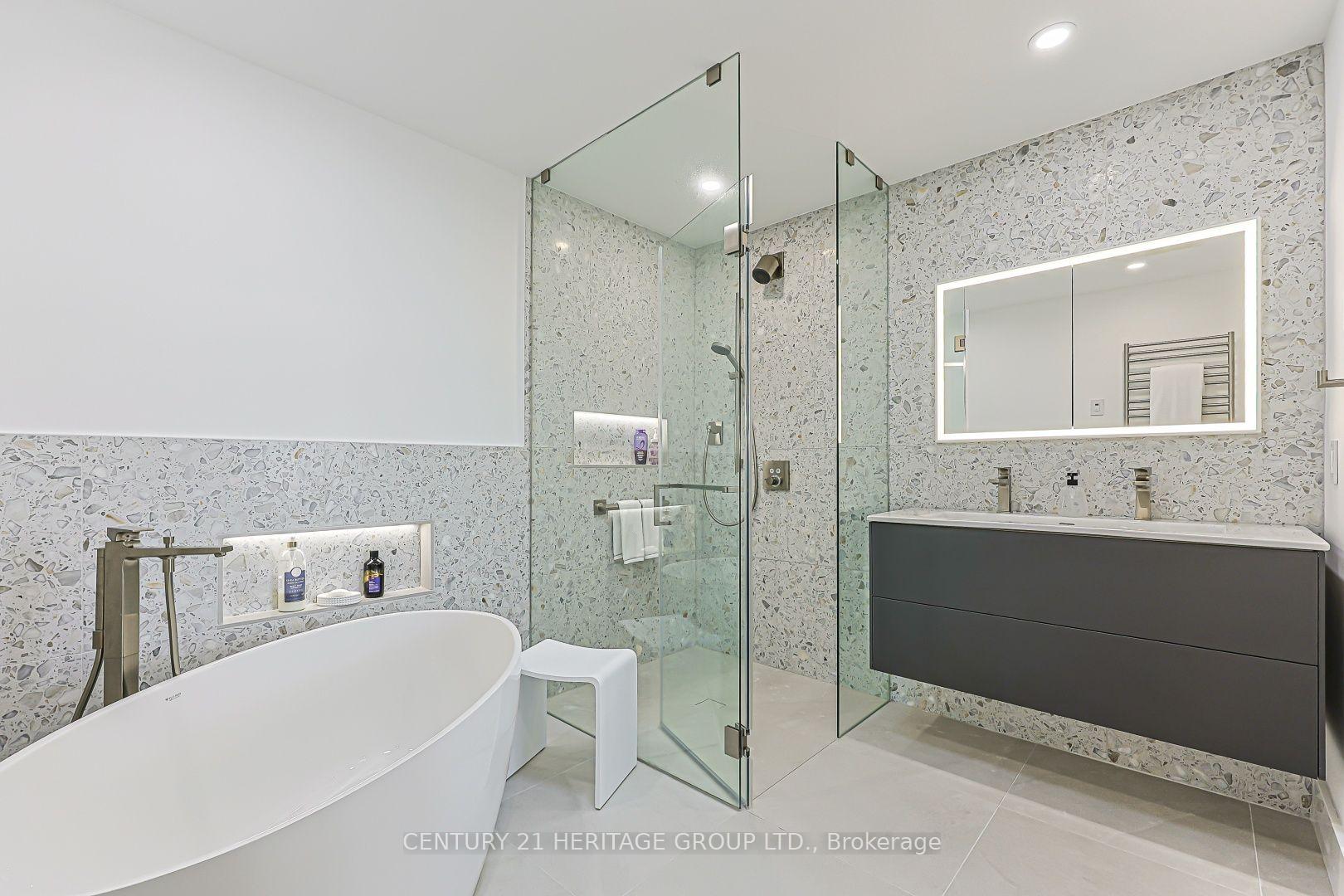 Photo 28 of 10 Weslock Crescent, Aurora, Bayview Northeast — HOMEH