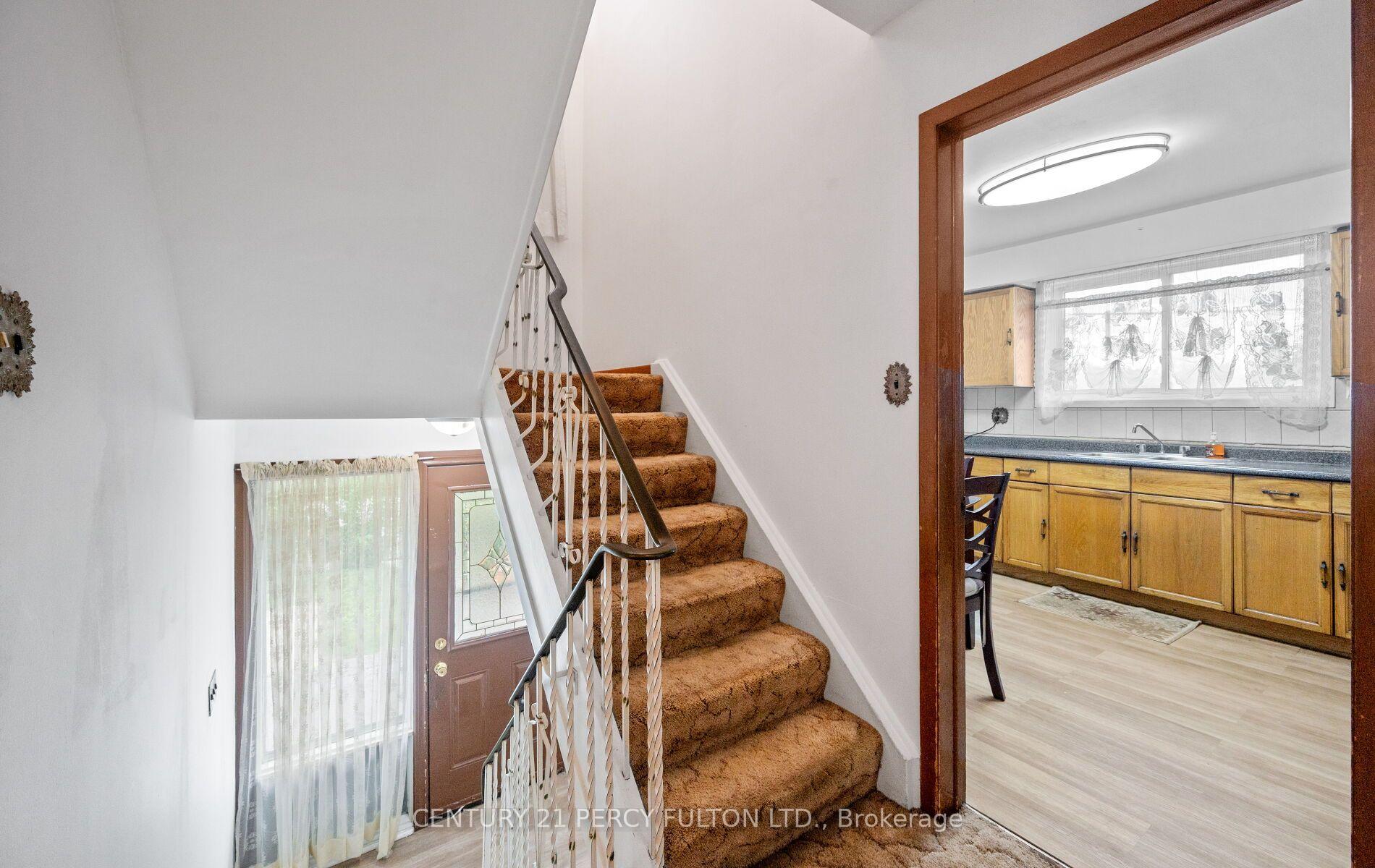 Photo 8 of 27 Willingdon Avenue, Scarborough, Birchcliffe-Cliffside — HOMEH