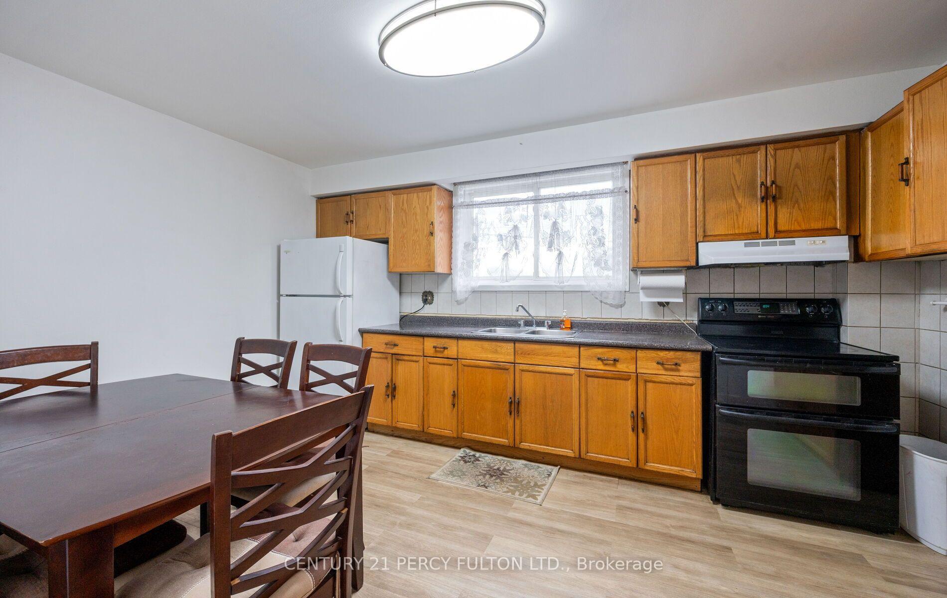 Photo 9 of 27 Willingdon Avenue, Scarborough, Birchcliffe-Cliffside — HOMEH