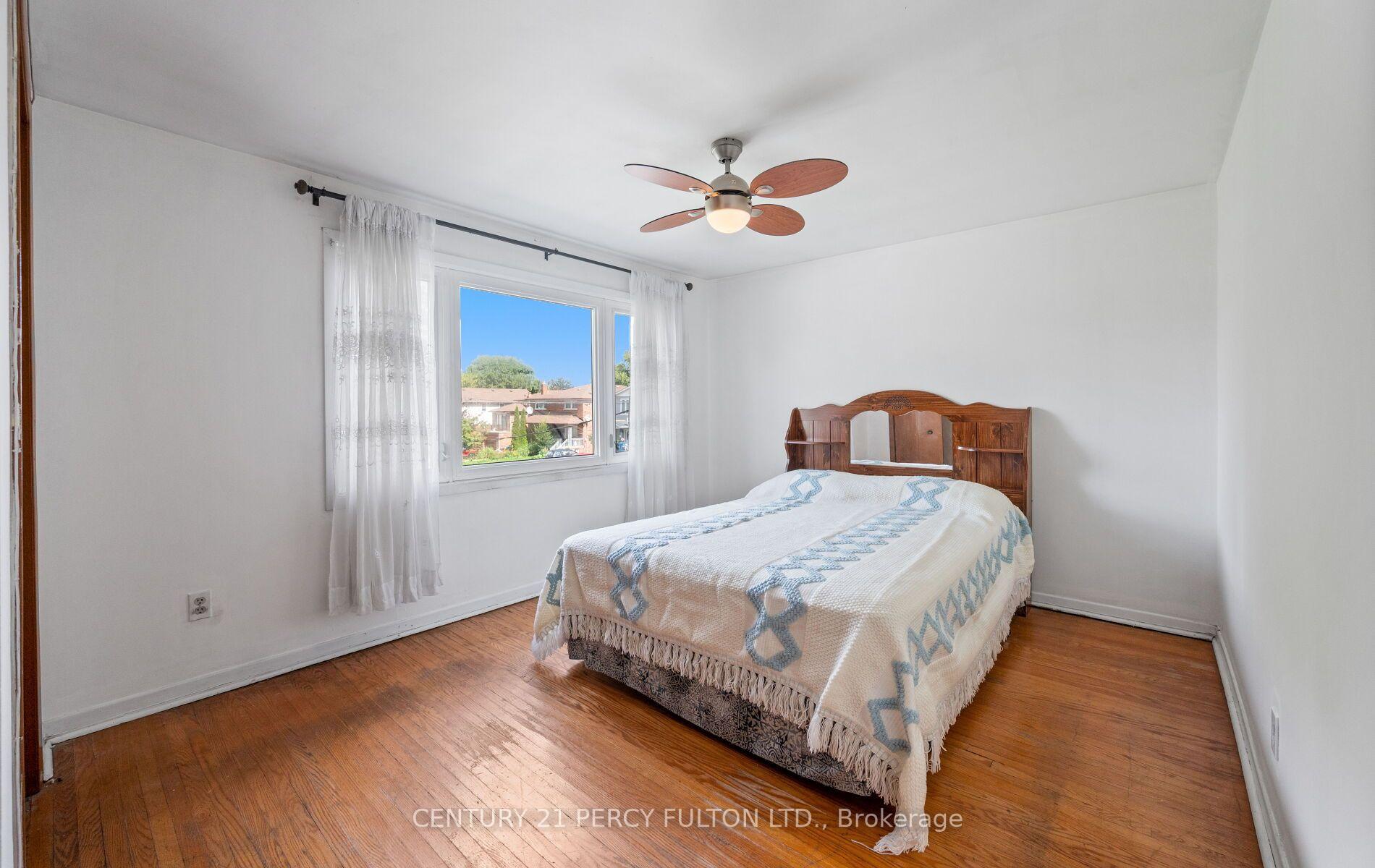 Photo 12 of 27 Willingdon Avenue, Scarborough, Birchcliffe-Cliffside — HOMEH