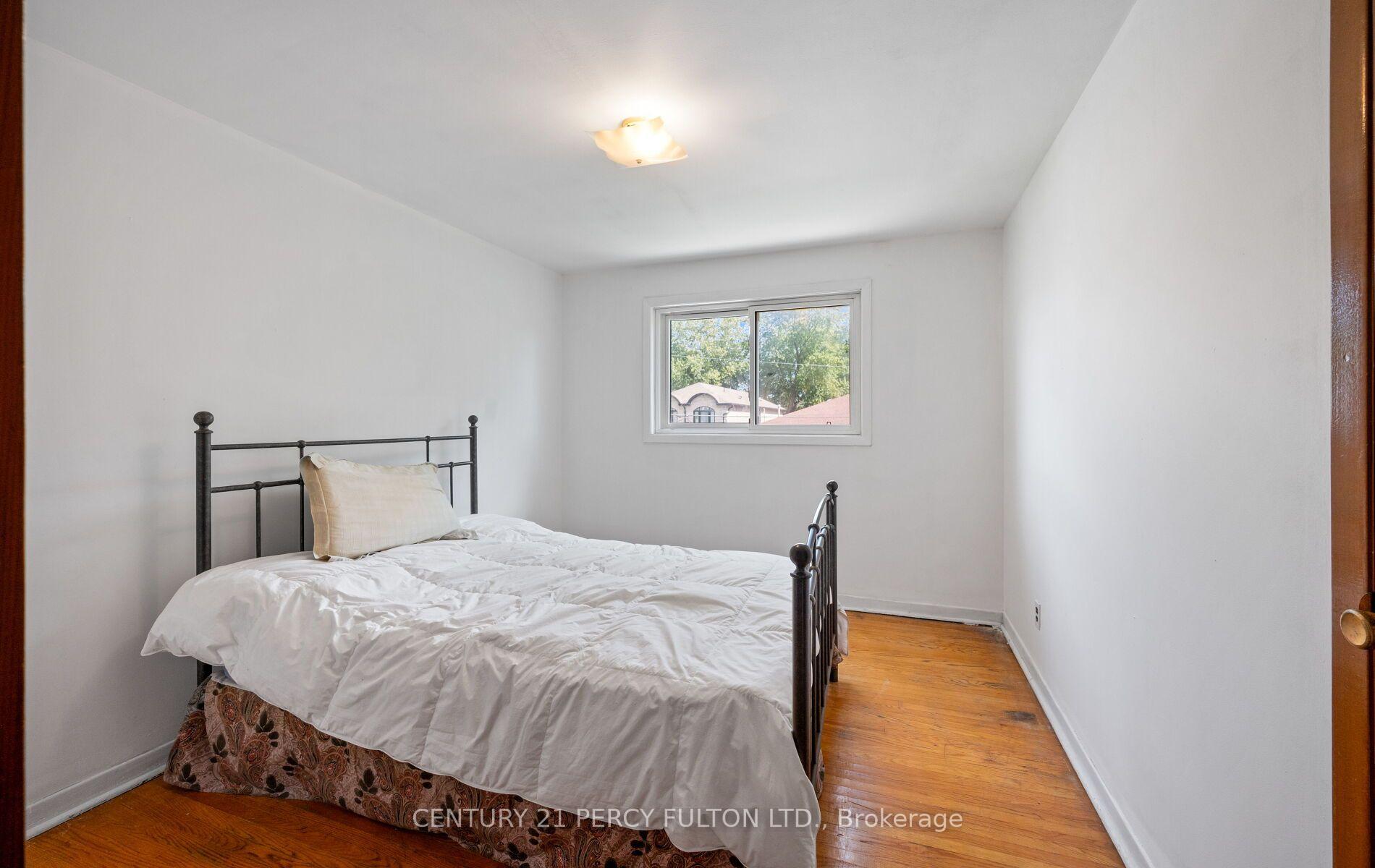 Photo 13 of 27 Willingdon Avenue, Scarborough, Birchcliffe-Cliffside — HOMEH