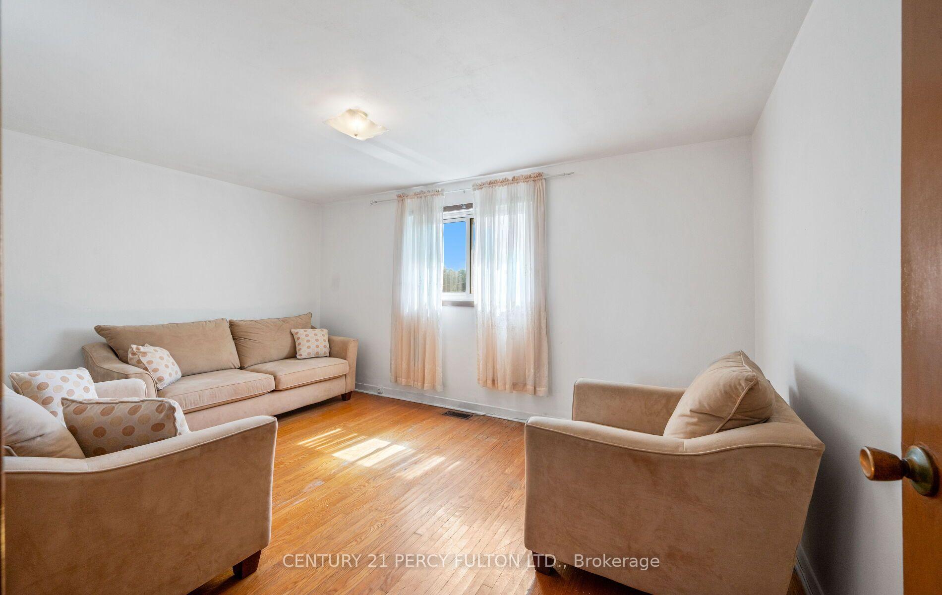 Photo 14 of 27 Willingdon Avenue, Scarborough, Birchcliffe-Cliffside — HOMEH