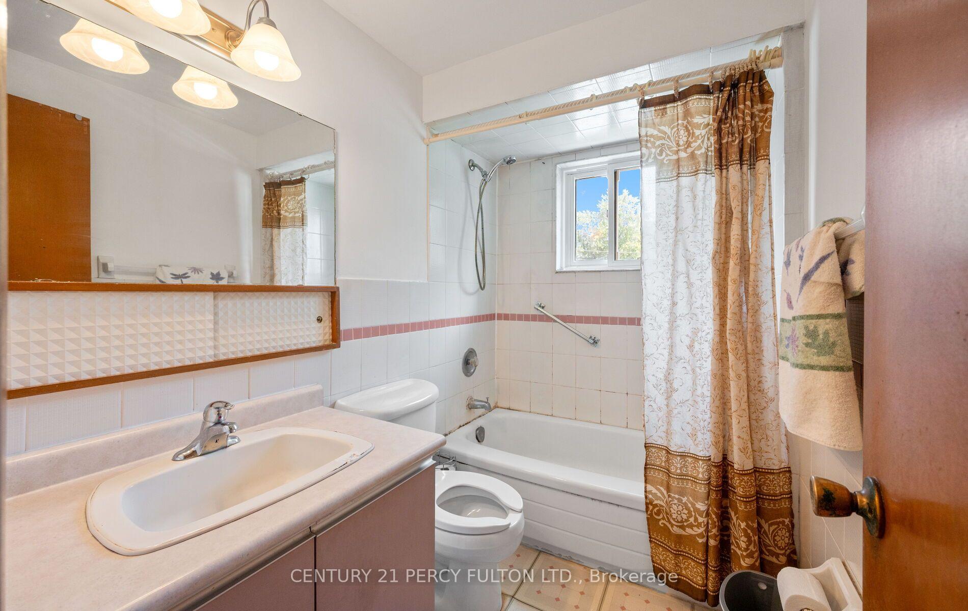 Photo 16 of 27 Willingdon Avenue, Scarborough, Birchcliffe-Cliffside — HOMEH