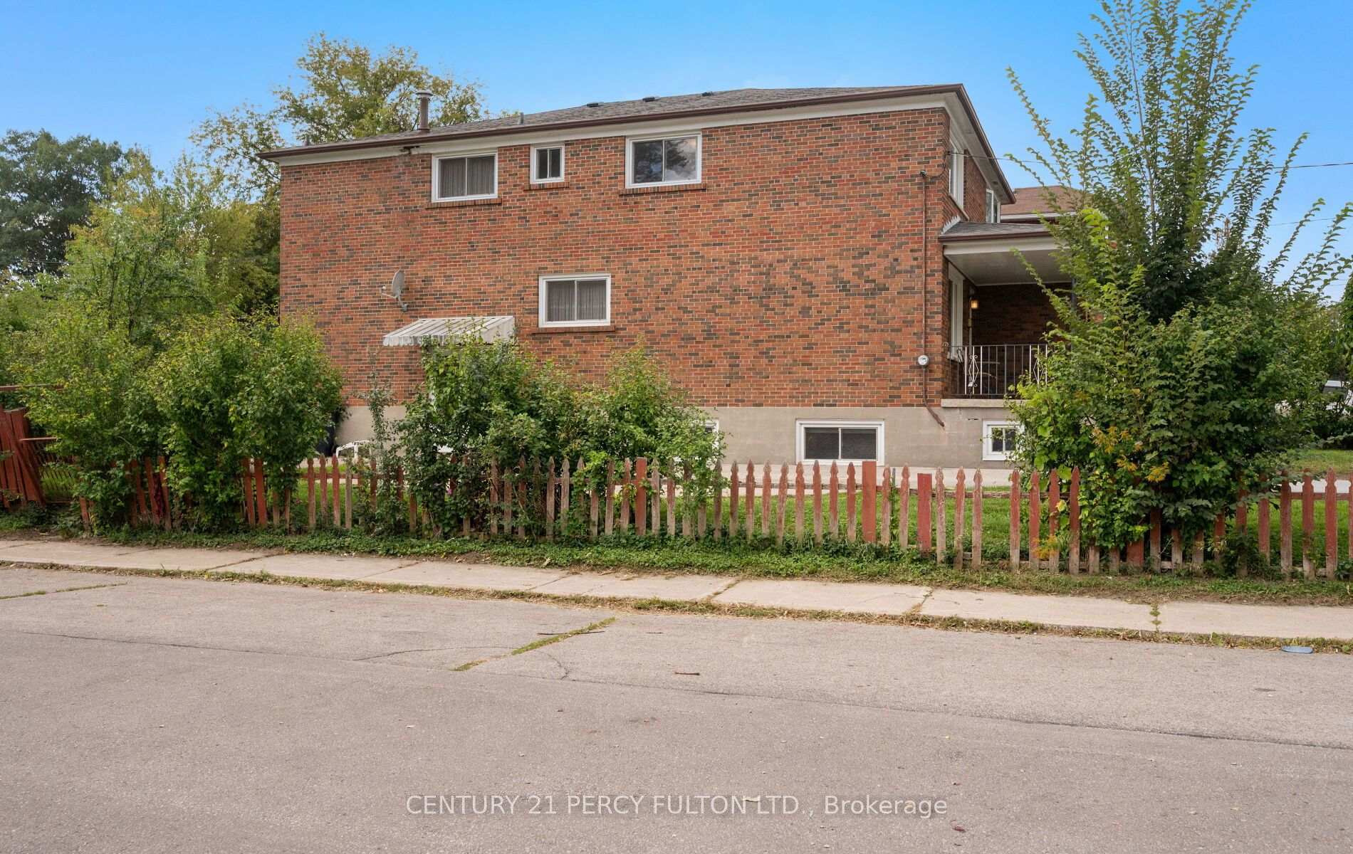 Photo 22 of 27 Willingdon Avenue, Scarborough, Birchcliffe-Cliffside — HOMEH
