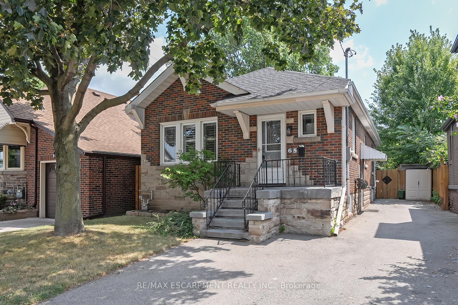 Photo 2 of 65 Kenilworth Avenue S, Hamilton, Bartonville — HOMEH