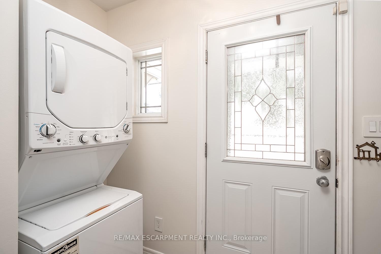 Photo 3 of 65 Kenilworth Avenue S, Hamilton, Bartonville — HOMEH