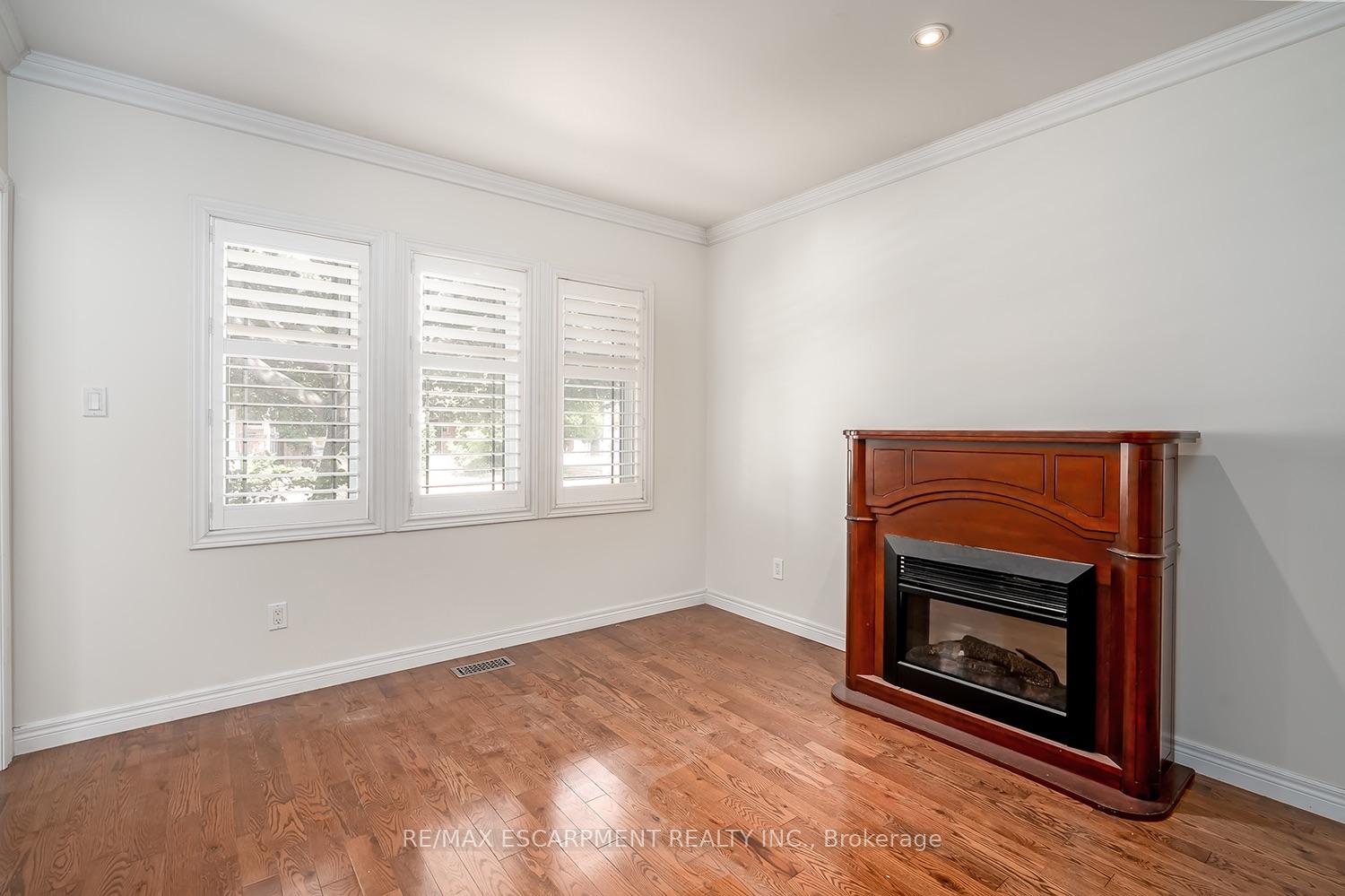 Photo 11 of 65 Kenilworth Avenue S, Hamilton, Bartonville — HOMEH