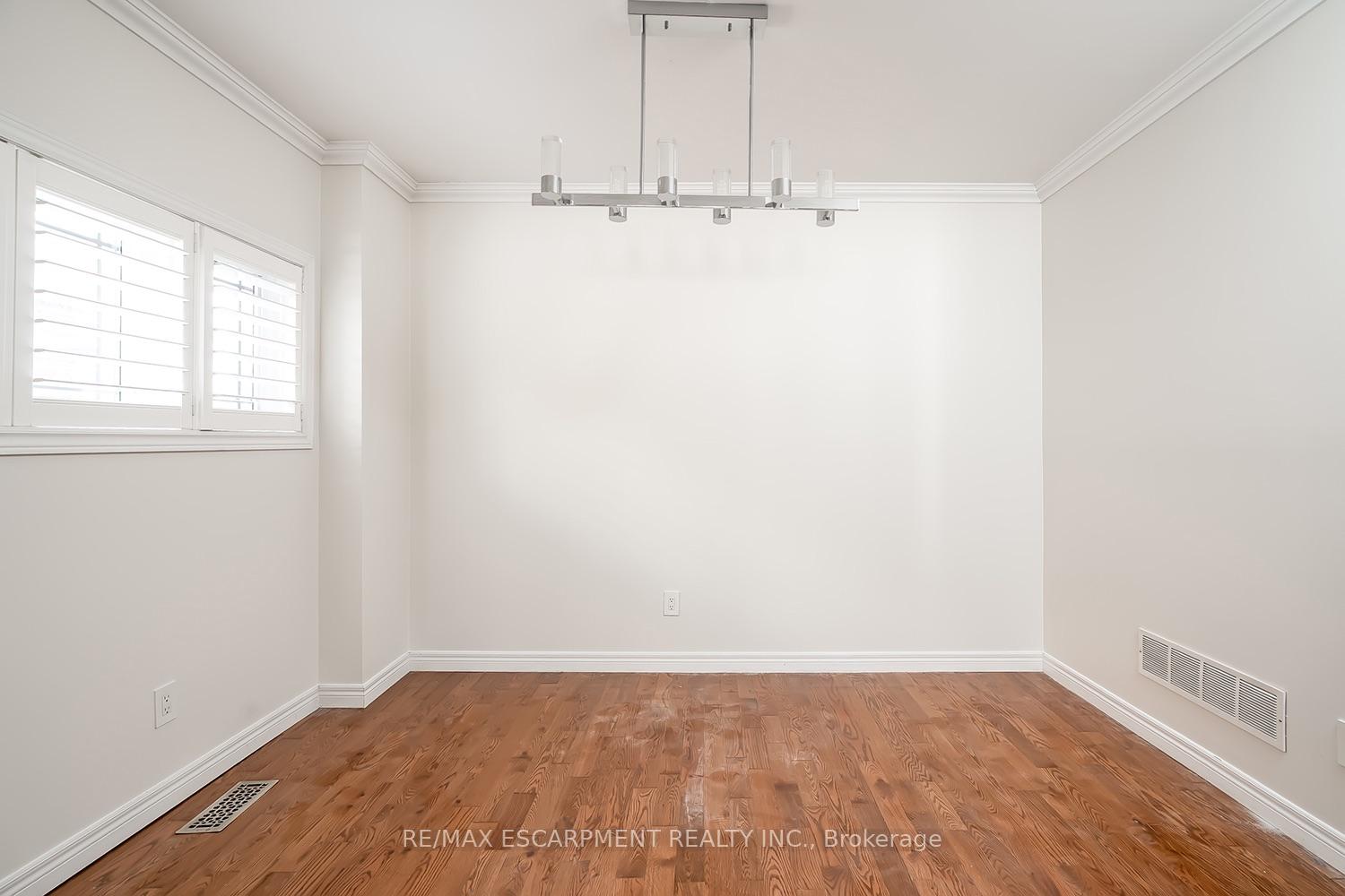 Photo 12 of 65 Kenilworth Avenue S, Hamilton, Bartonville — HOMEH