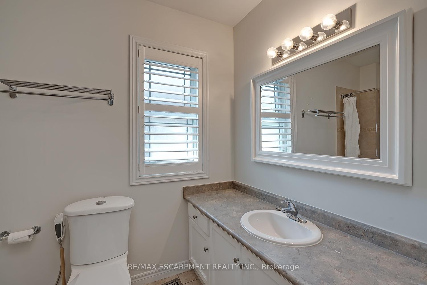 Photo 20 of 65 Kenilworth Avenue S, Hamilton, Bartonville — HOMEH