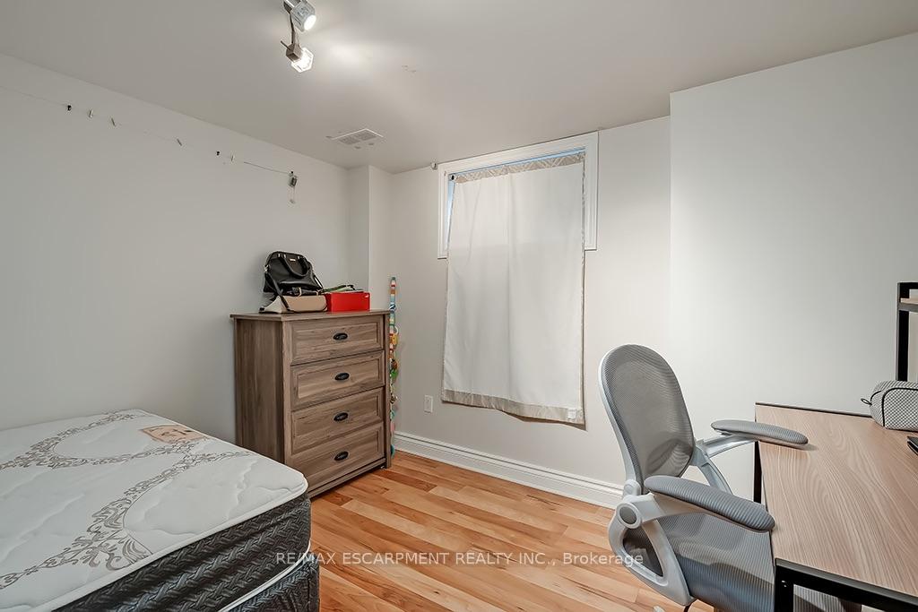 Photo 31 of 65 Kenilworth Avenue S, Hamilton, Bartonville — HOMEH