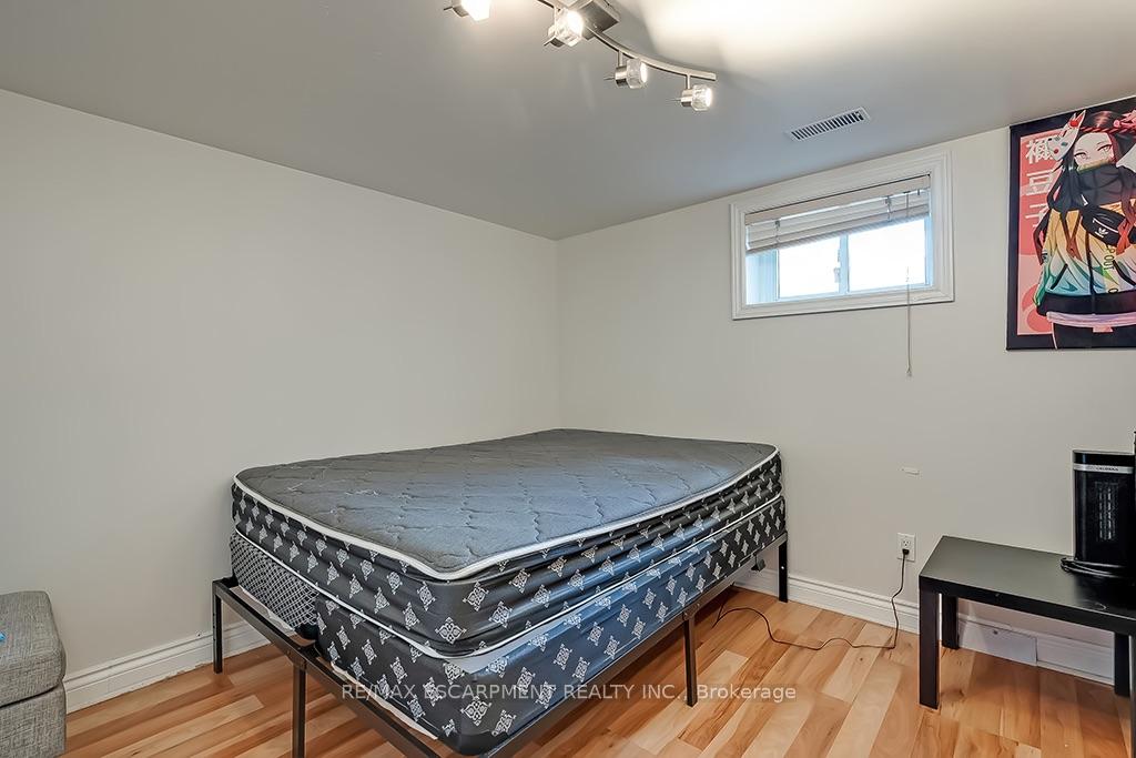 Photo 32 of 65 Kenilworth Avenue S, Hamilton, Bartonville — HOMEH
