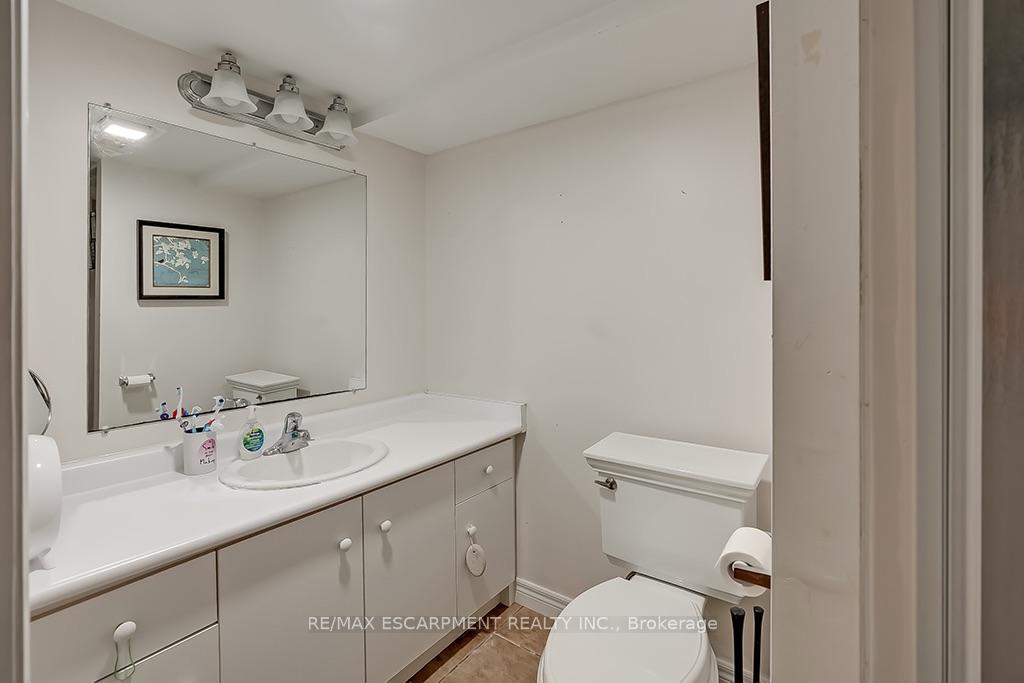 Photo 33 of 65 Kenilworth Avenue S, Hamilton, Bartonville — HOMEH