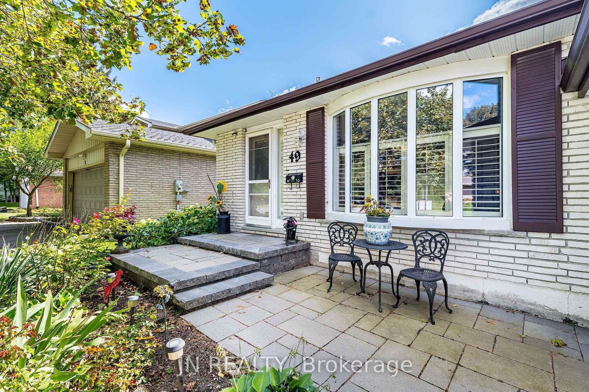 Photo 6 of 49 School Street, East Gwillimbury, Holland Landing — HOMEH