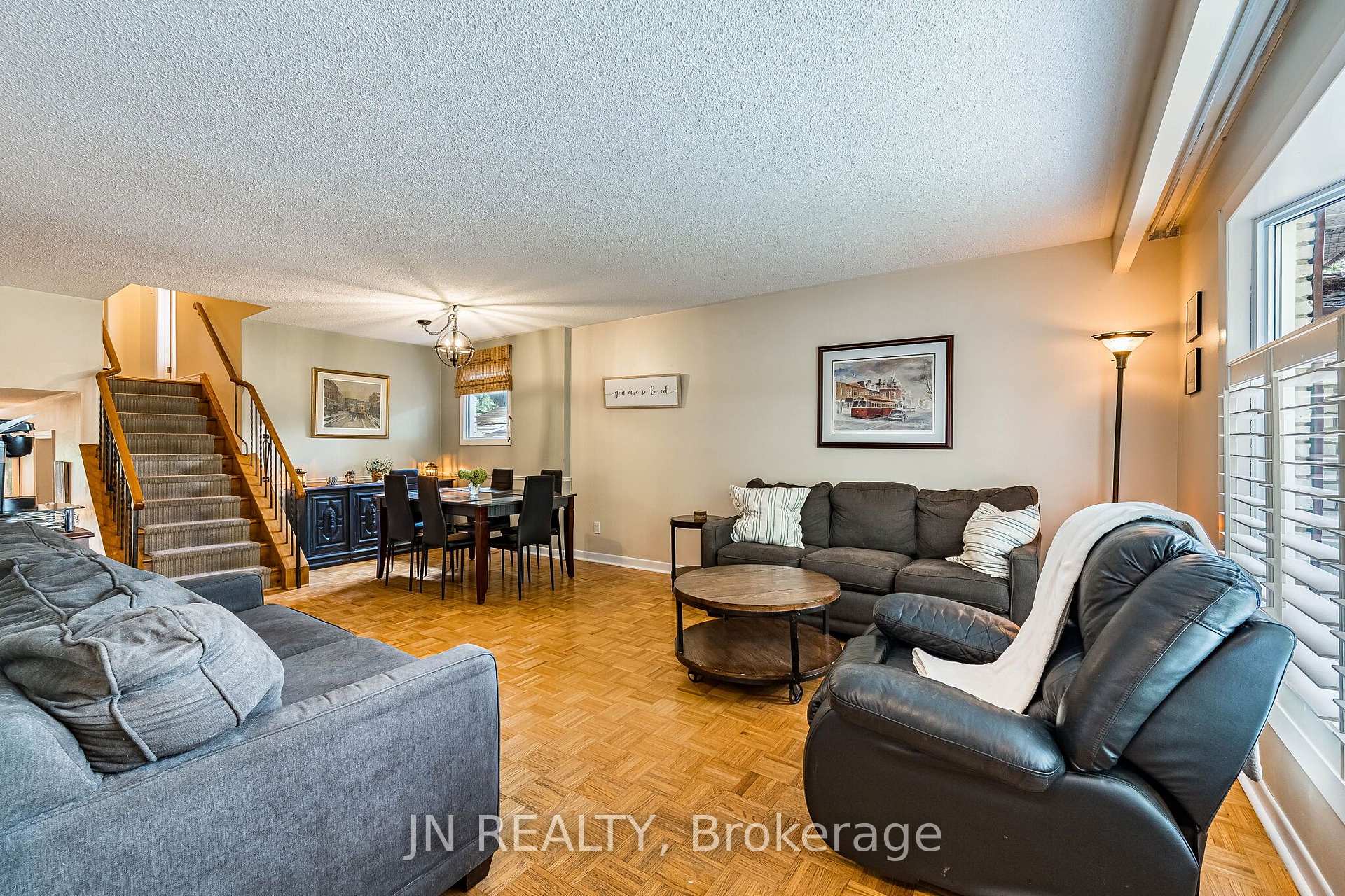 Photo 8 of 49 School Street, East Gwillimbury, Holland Landing — HOMEH