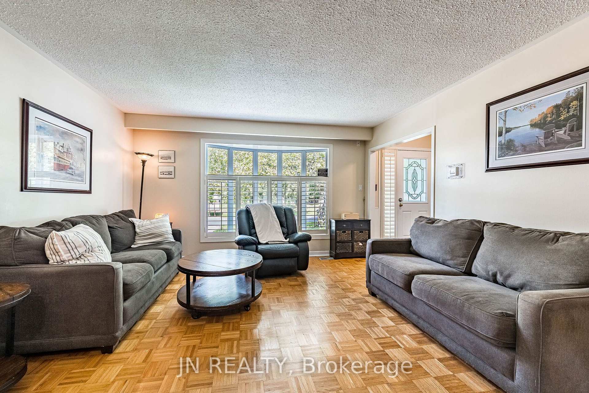 Photo 13 of 49 School Street, East Gwillimbury, Holland Landing — HOMEH
