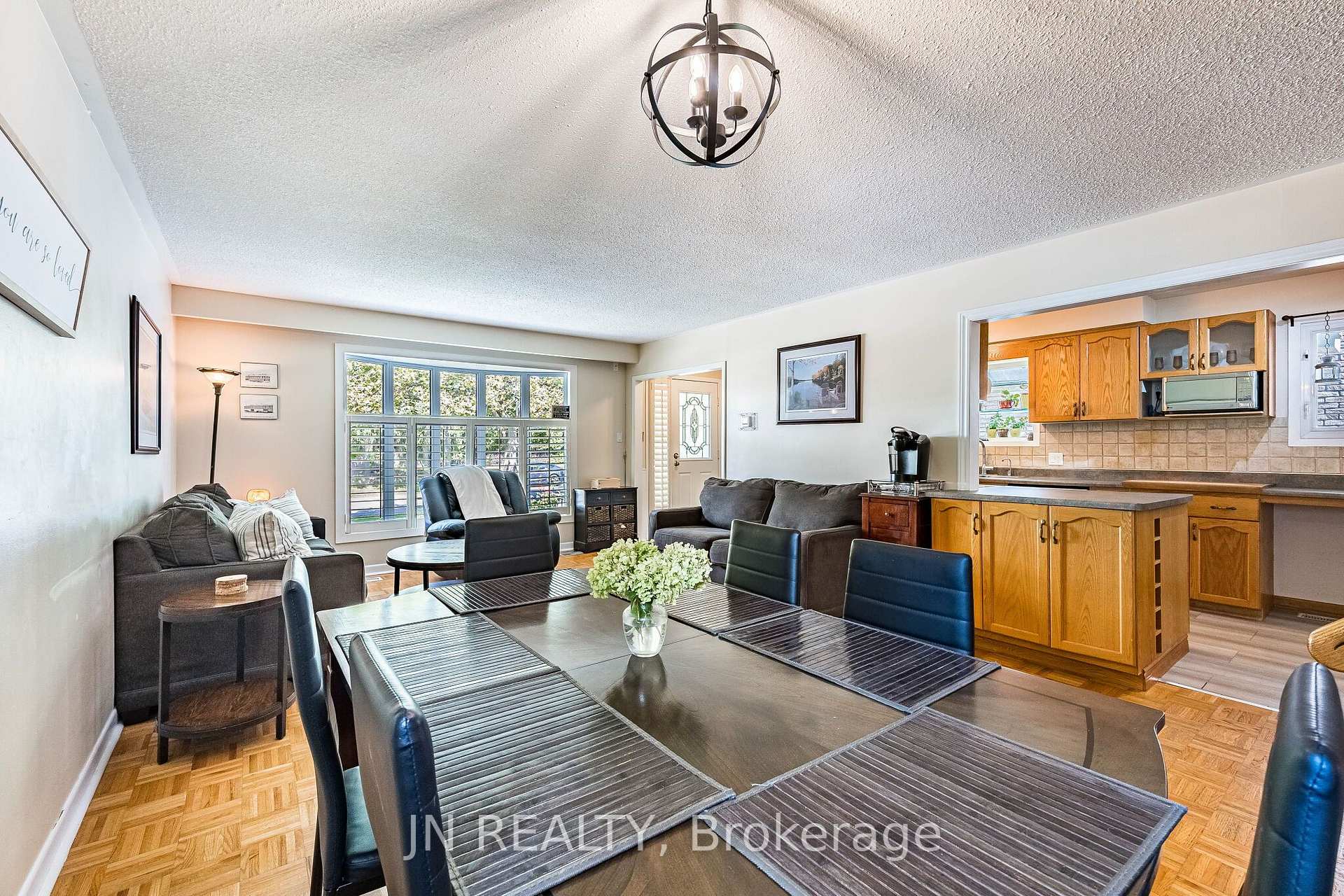 Photo 14 of 49 School Street, East Gwillimbury, Holland Landing — HOMEH