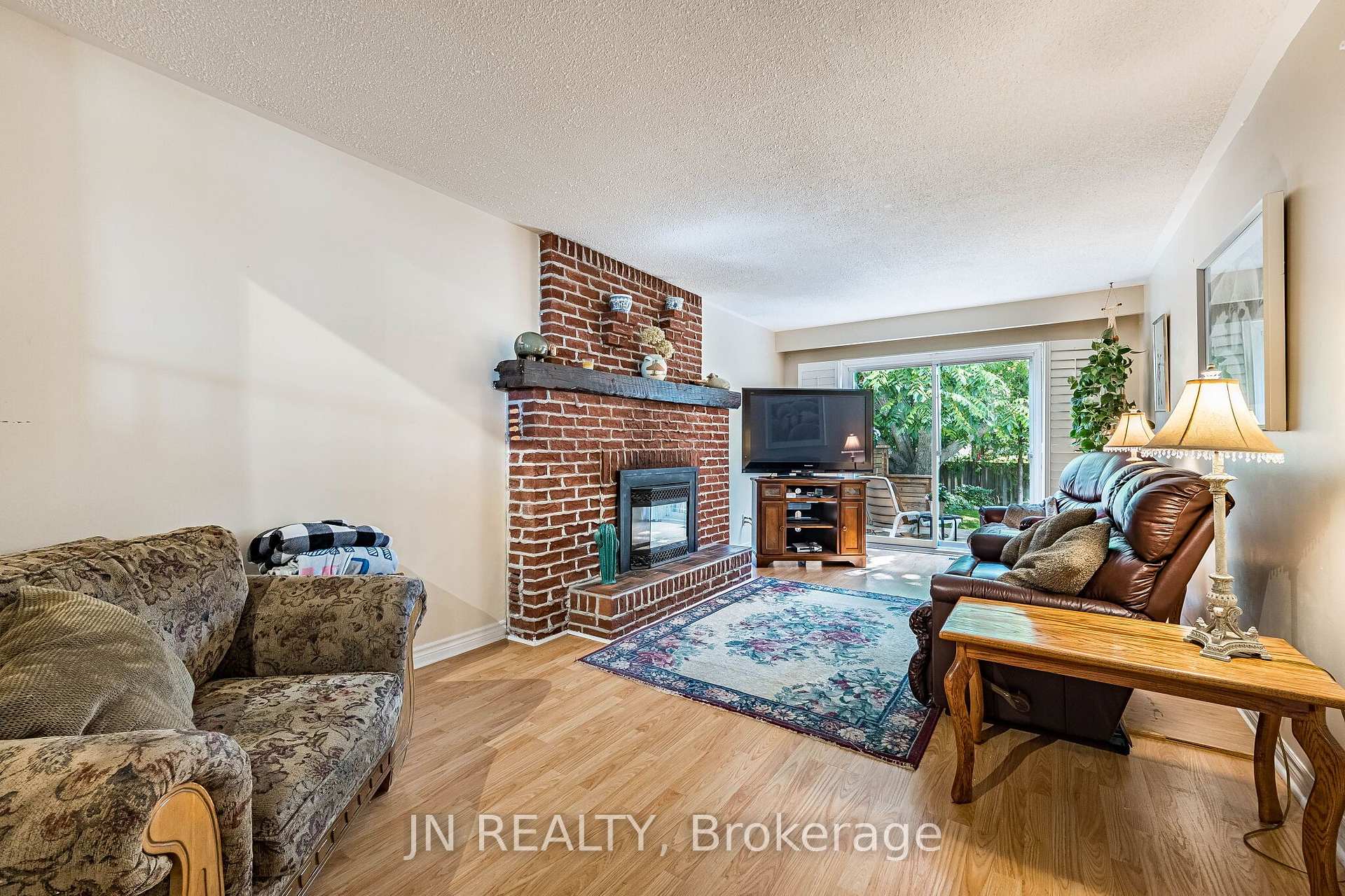 Photo 20 of 49 School Street, East Gwillimbury, Holland Landing — HOMEH