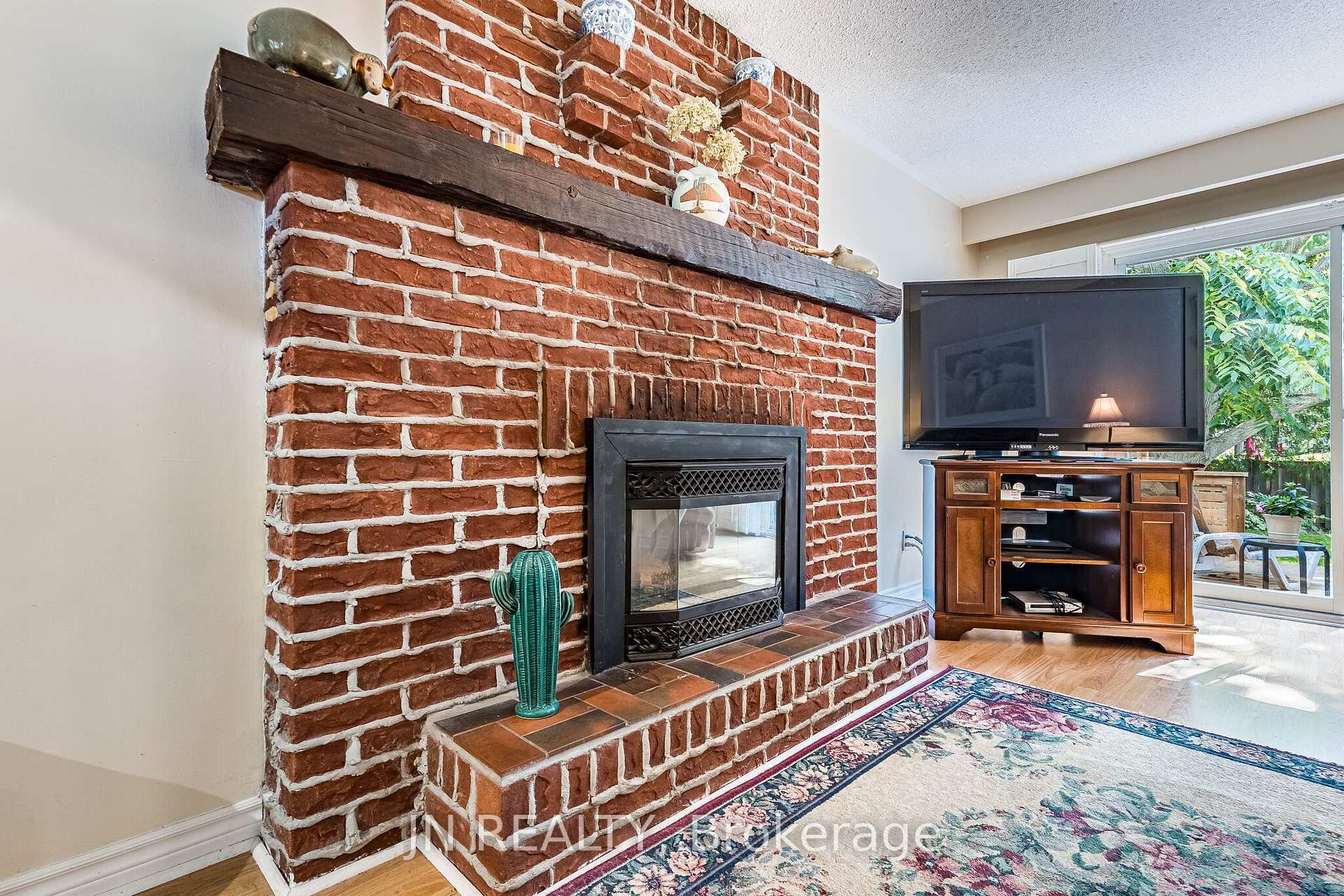 Photo 21 of 49 School Street, East Gwillimbury, Holland Landing — HOMEH