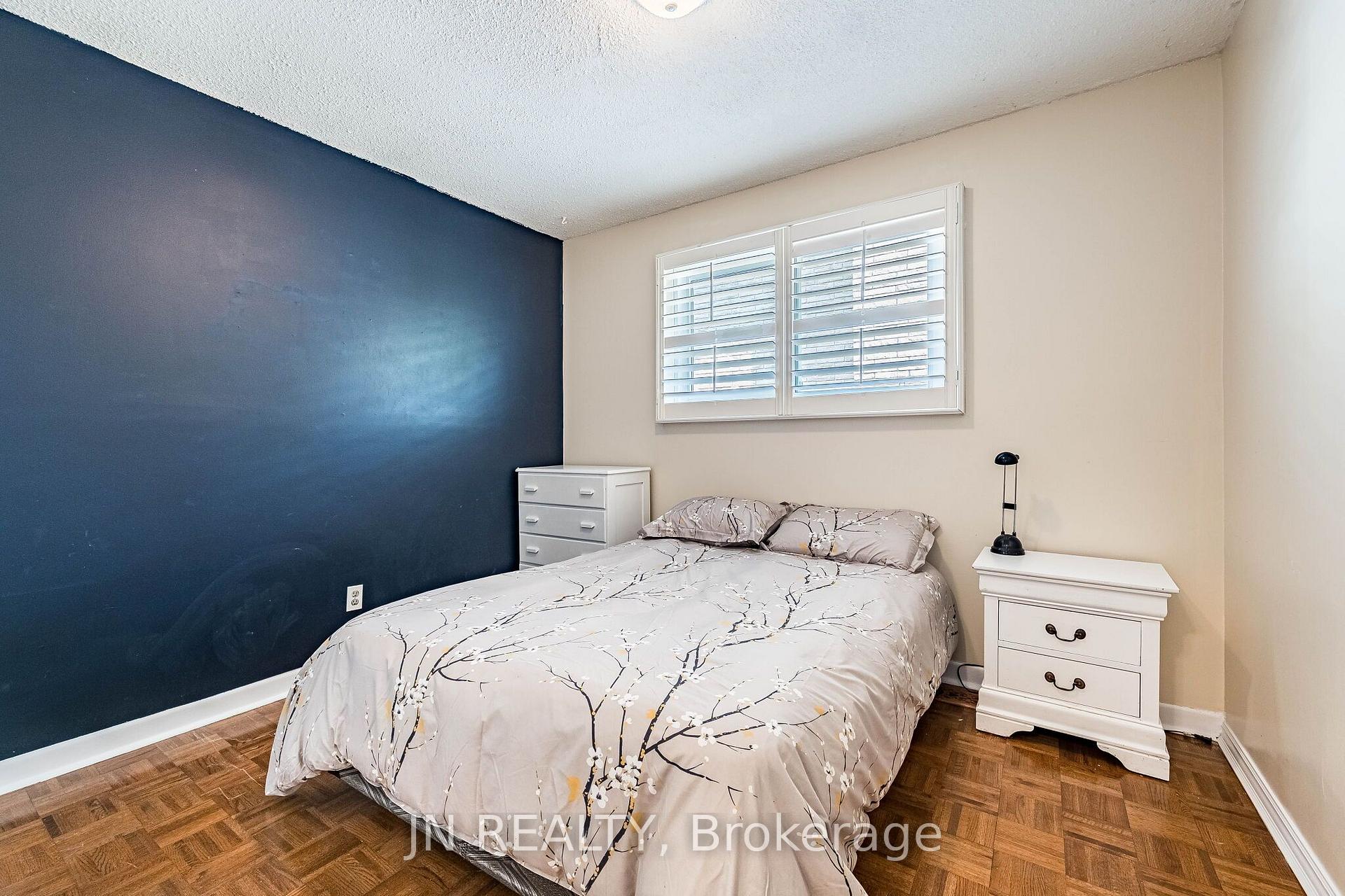 Photo 28 of 49 School Street, East Gwillimbury, Holland Landing — HOMEH