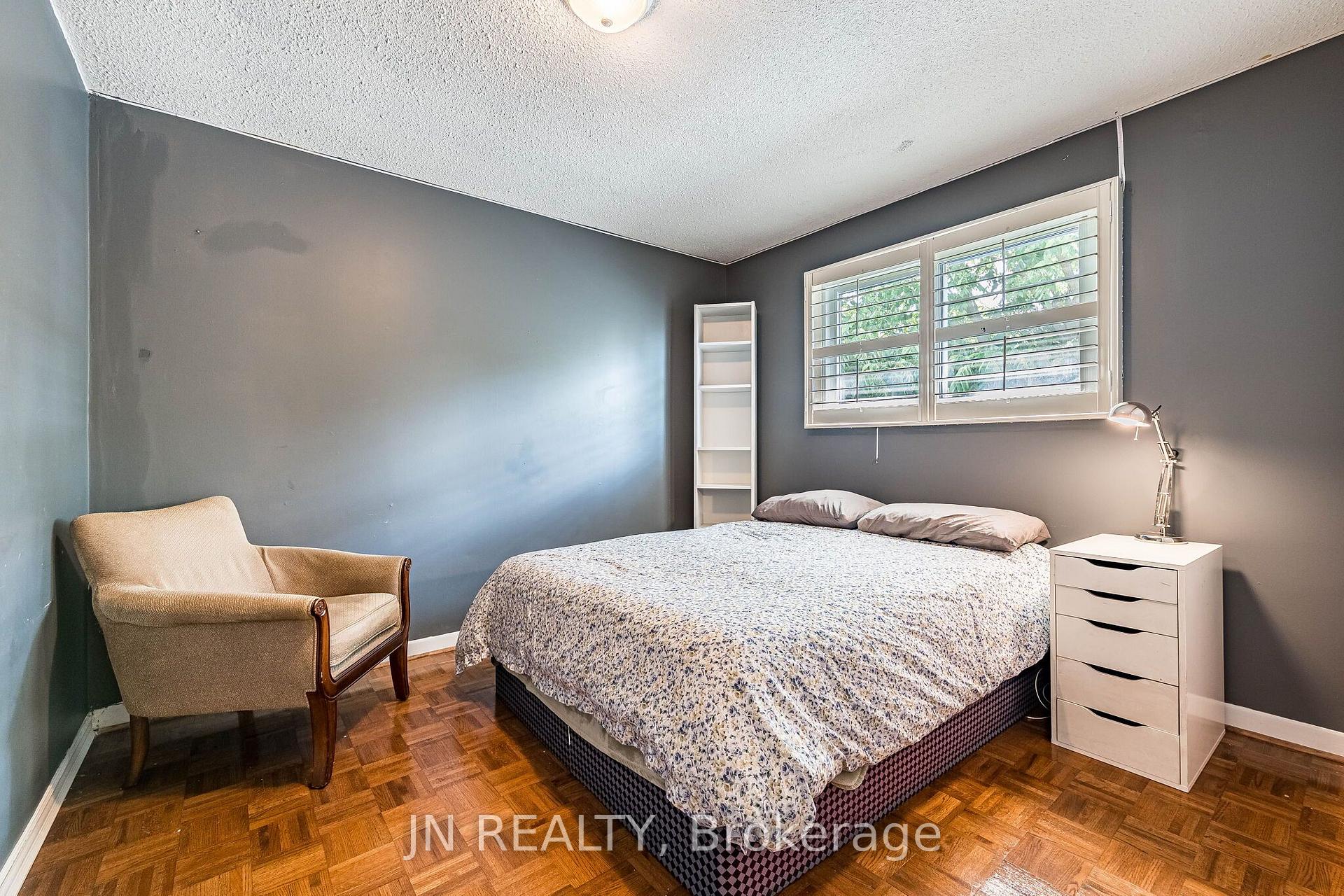 Photo 29 of 49 School Street, East Gwillimbury, Holland Landing — HOMEH