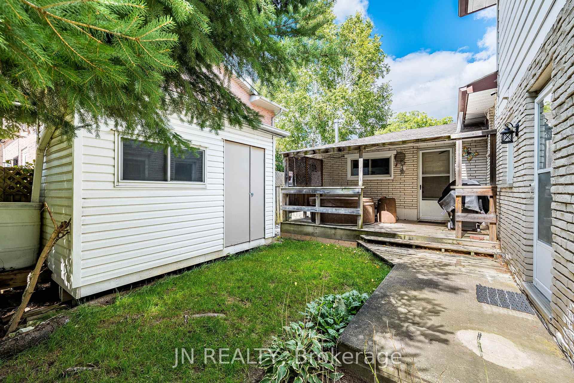 Photo 39 of 49 School Street, East Gwillimbury, Holland Landing — HOMEH