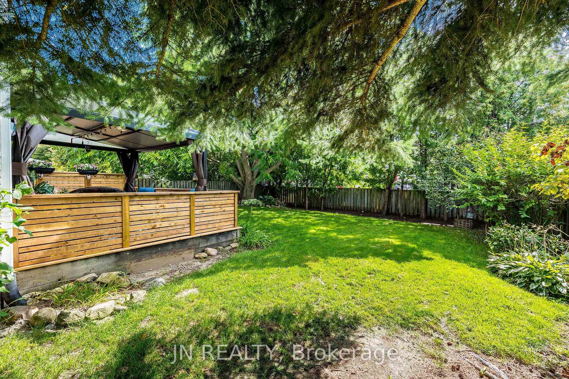 Photo 41 of 49 School Street, East Gwillimbury, Holland Landing — HOMEH