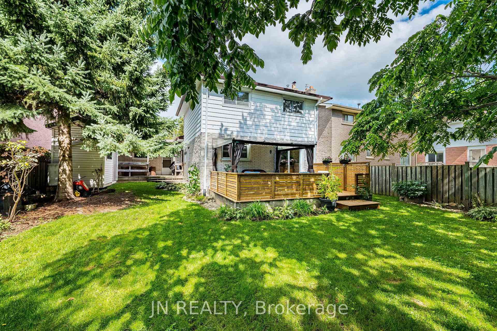 Photo 42 of 49 School Street, East Gwillimbury, Holland Landing — HOMEH