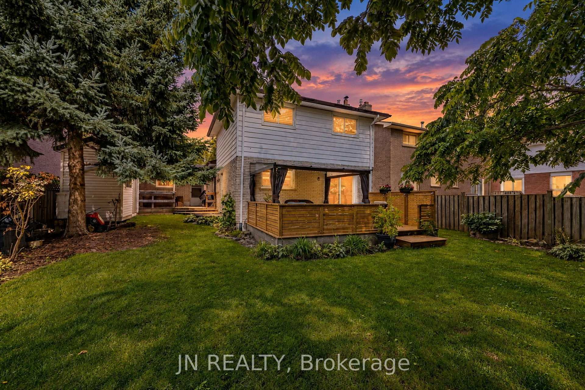 Photo 43 of 49 School Street, East Gwillimbury, Holland Landing — HOMEH