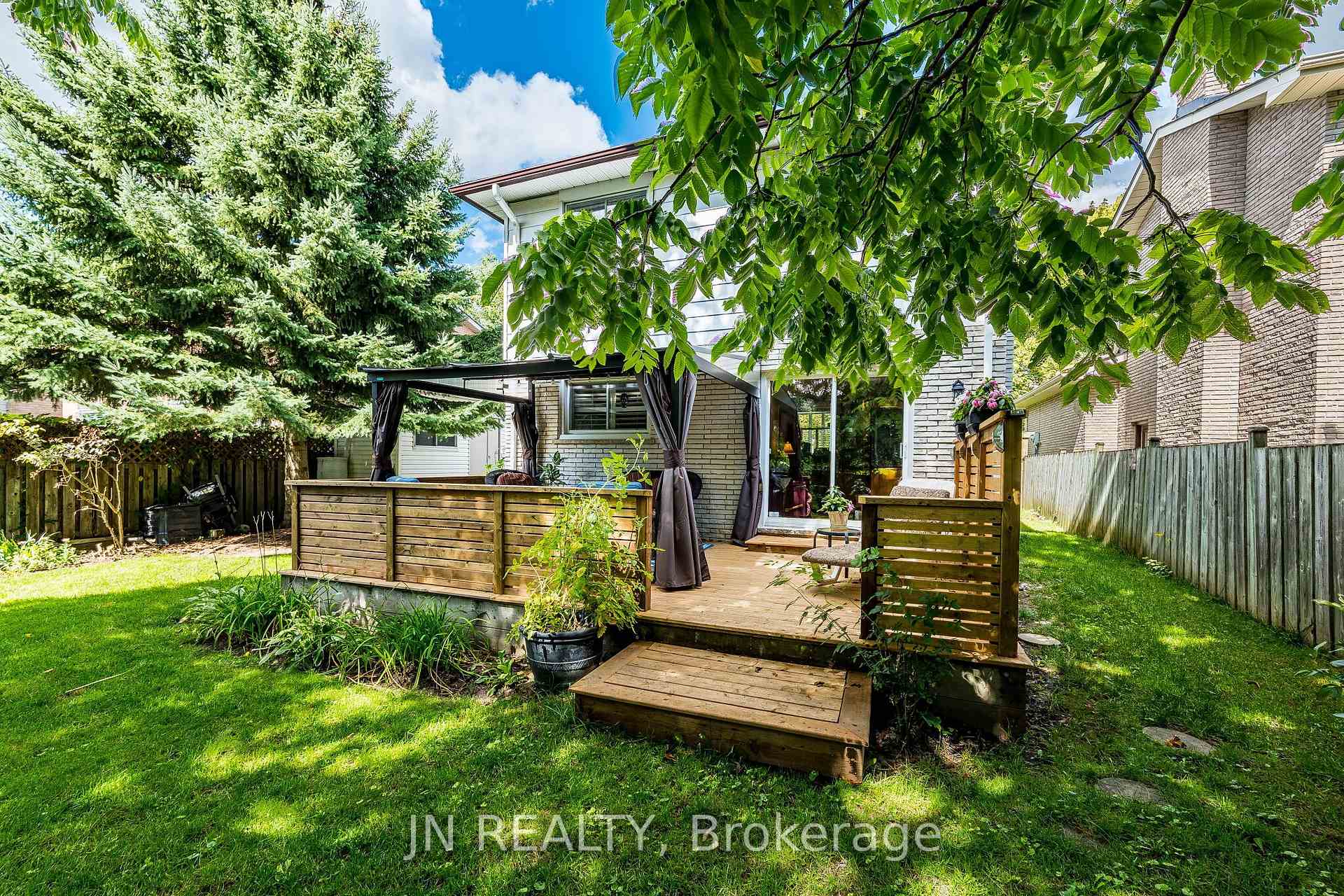 Photo 44 of 49 School Street, East Gwillimbury, Holland Landing — HOMEH