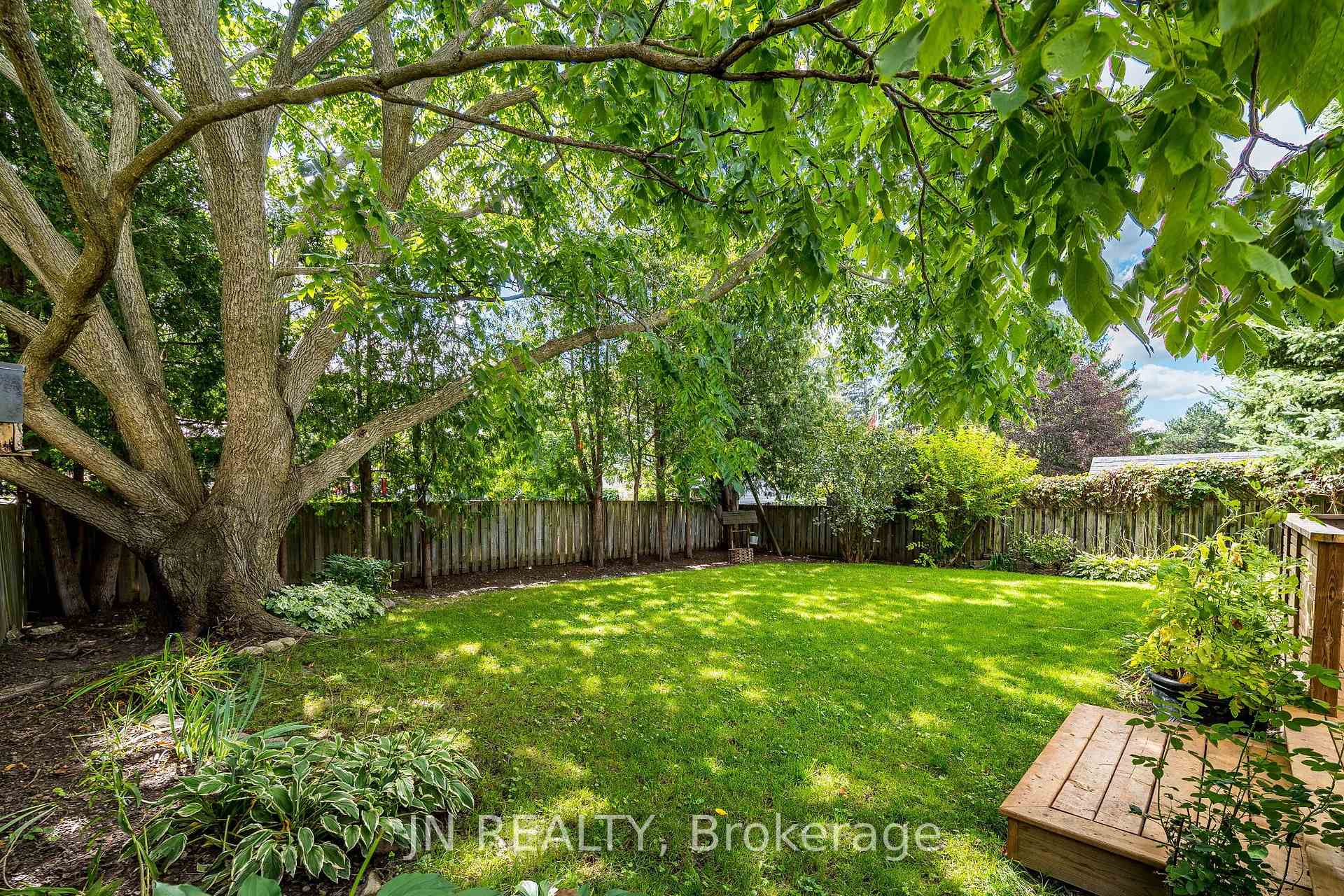 Photo 45 of 49 School Street, East Gwillimbury, Holland Landing — HOMEH