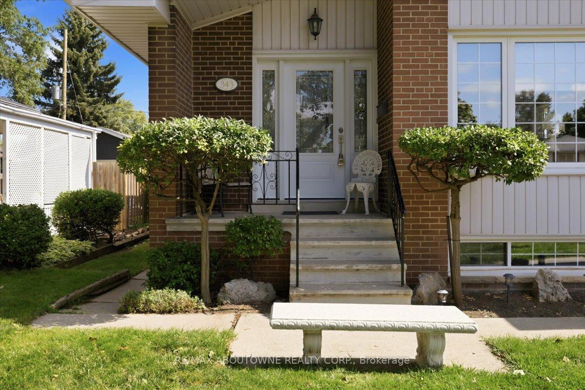 Photo 4 of 343 Duncombe Drive, Burlington, Appleby — HOMEH