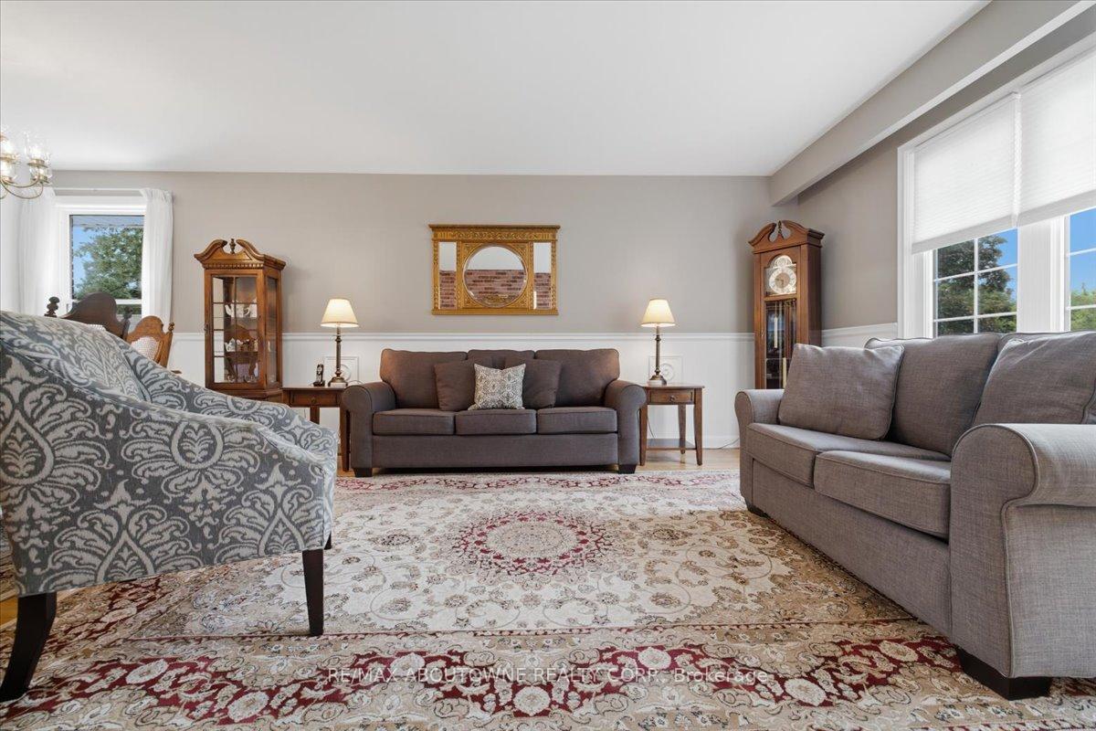 Photo 6 of 343 Duncombe Drive, Burlington, Appleby — HOMEH