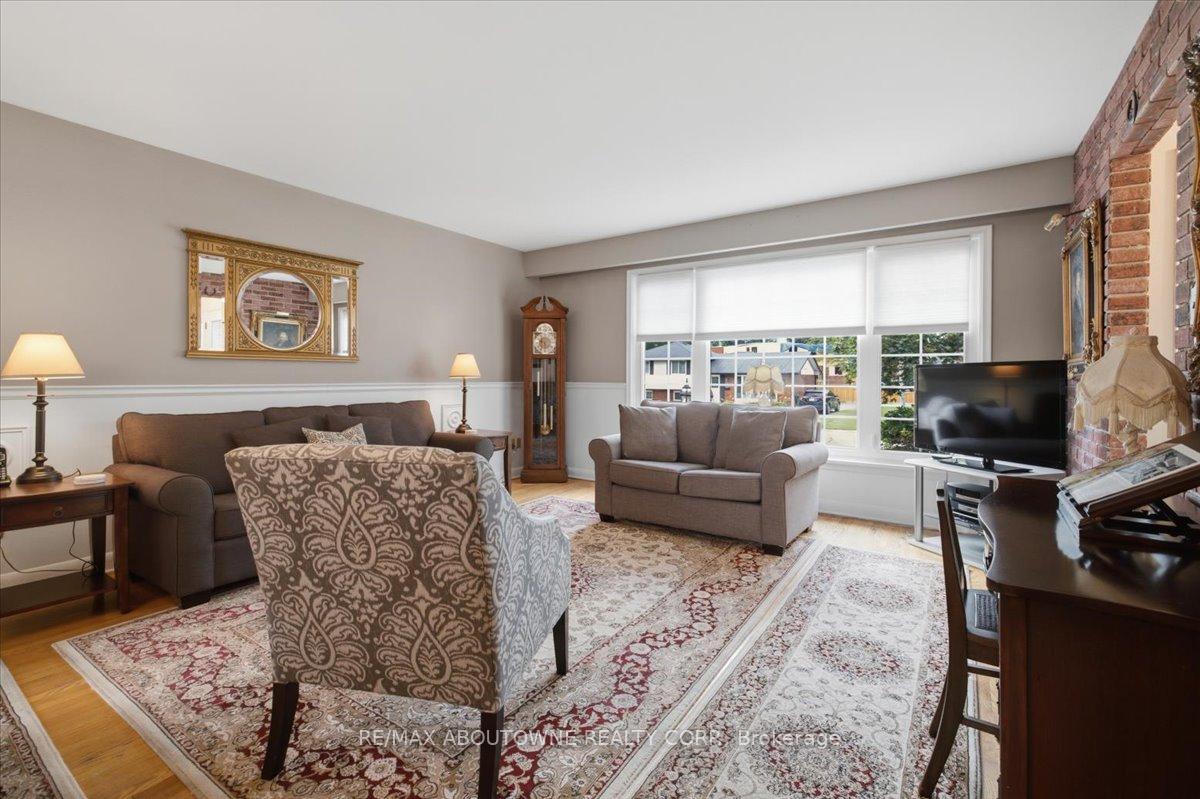 Photo 7 of 343 Duncombe Drive, Burlington, Appleby — HOMEH
