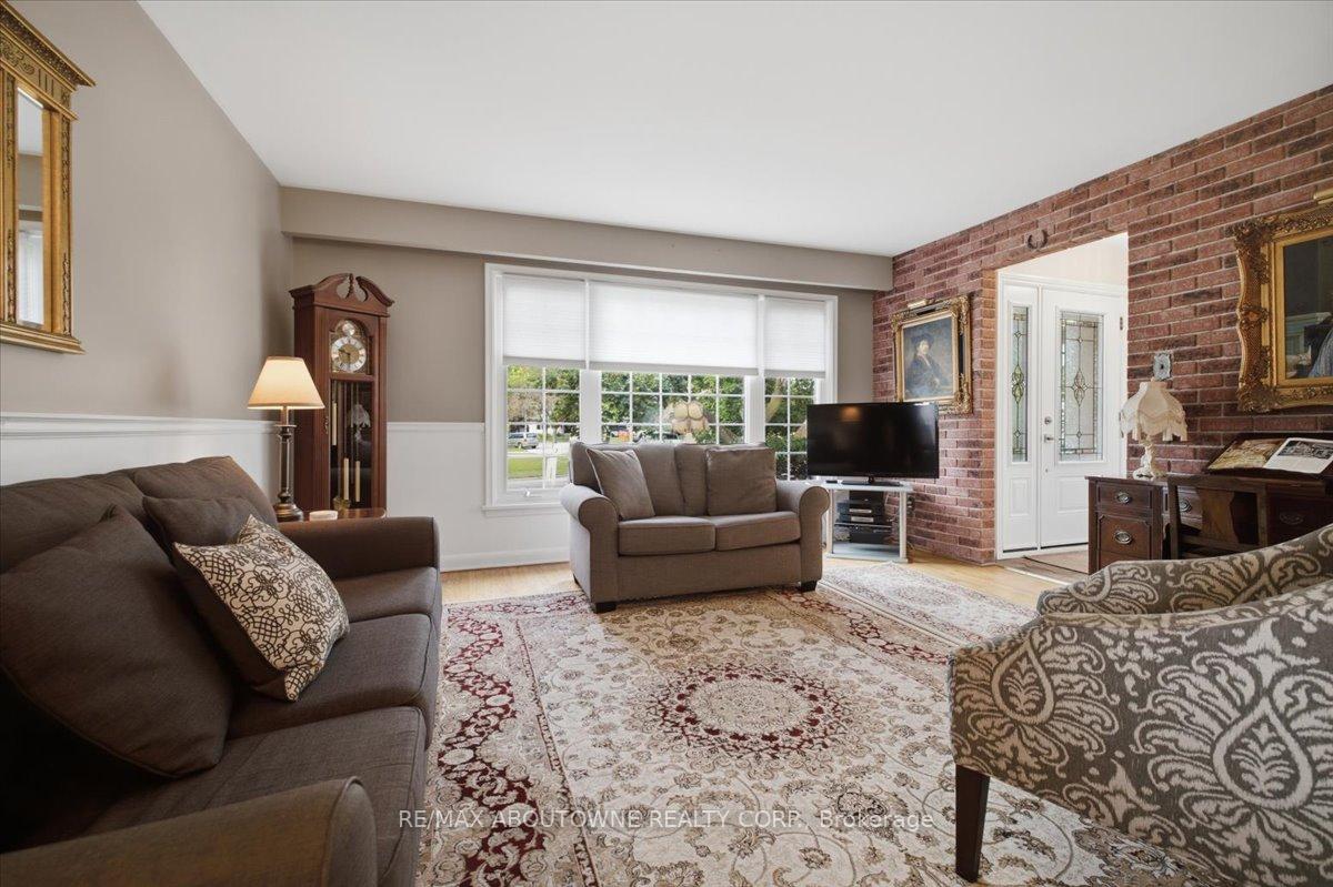 Photo 8 of 343 Duncombe Drive, Burlington, Appleby — HOMEH